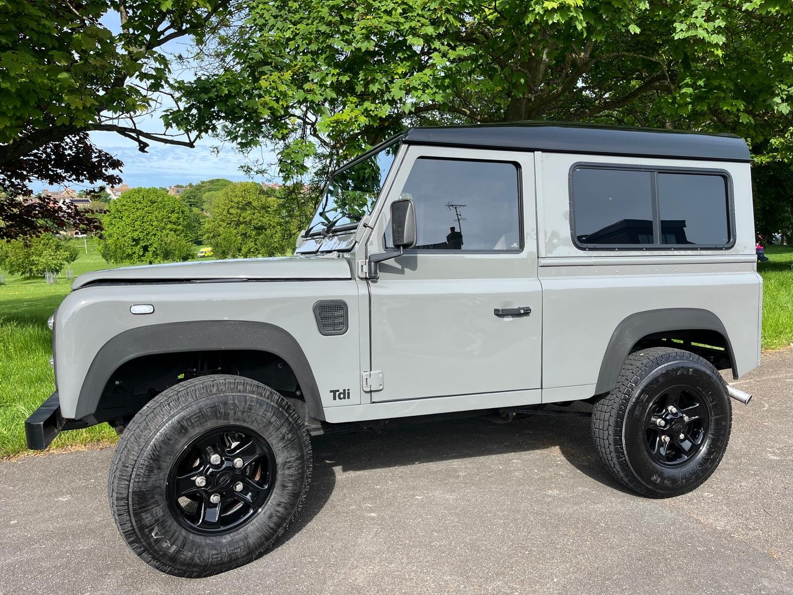Land Rover Defender 90.JPG