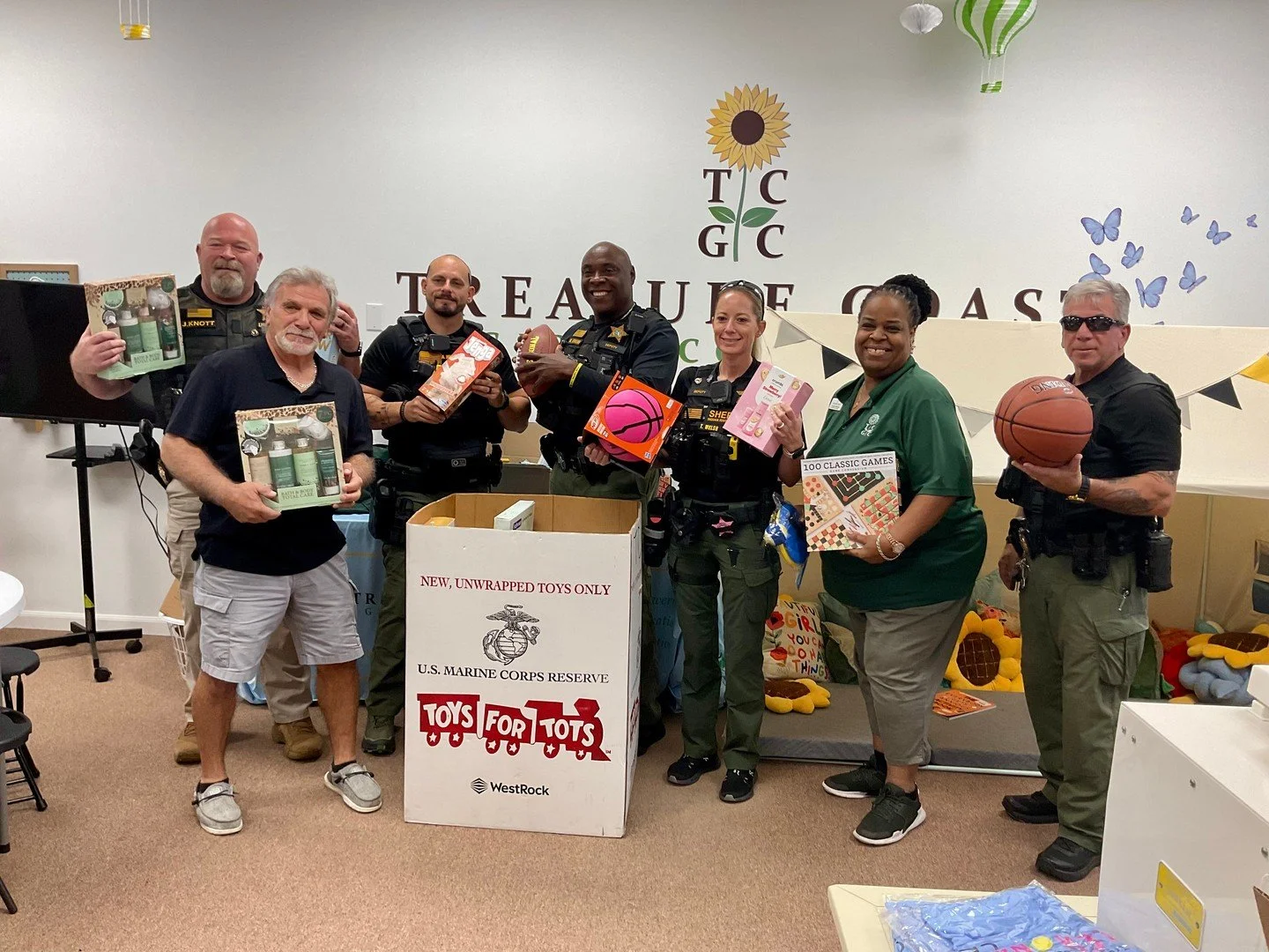 🎄💛 A Heartfelt Thank You! 💛🎄

TCGC would like to extend a huge thank you to the Indian River County Sheriff&rsquo;s Department for generously dropping off Christmas gifts for our girls!

Your kindness, community spirit, and continued support mean