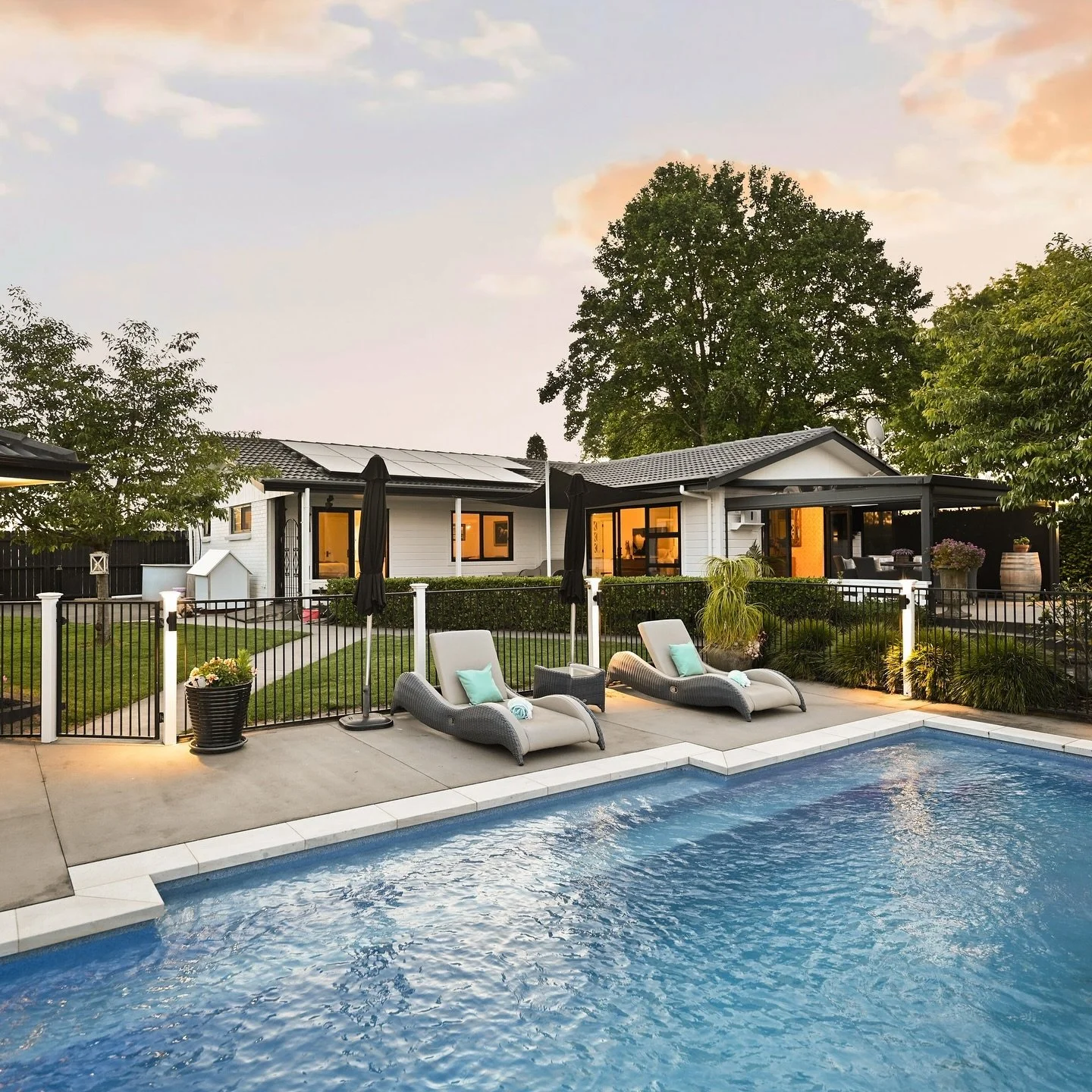 Twilight sessions are fully booked this week, but don&rsquo;t worry&mdash;we&rsquo;ve got availability next week! 🌅✨ also, how epic is this home resort located in Cambridge!