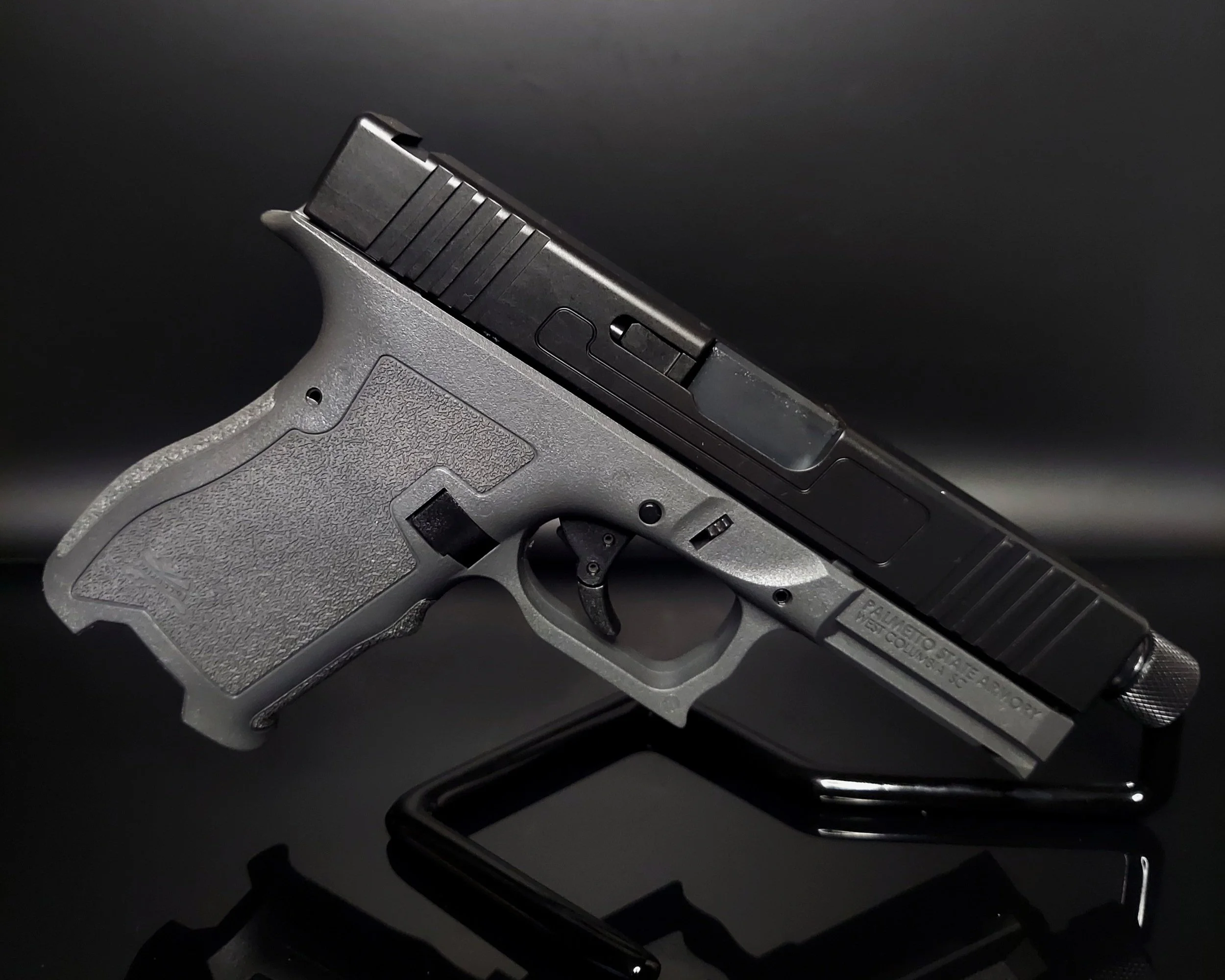 "QUADRATUS SERRATUS" Compact 9mm Pistol