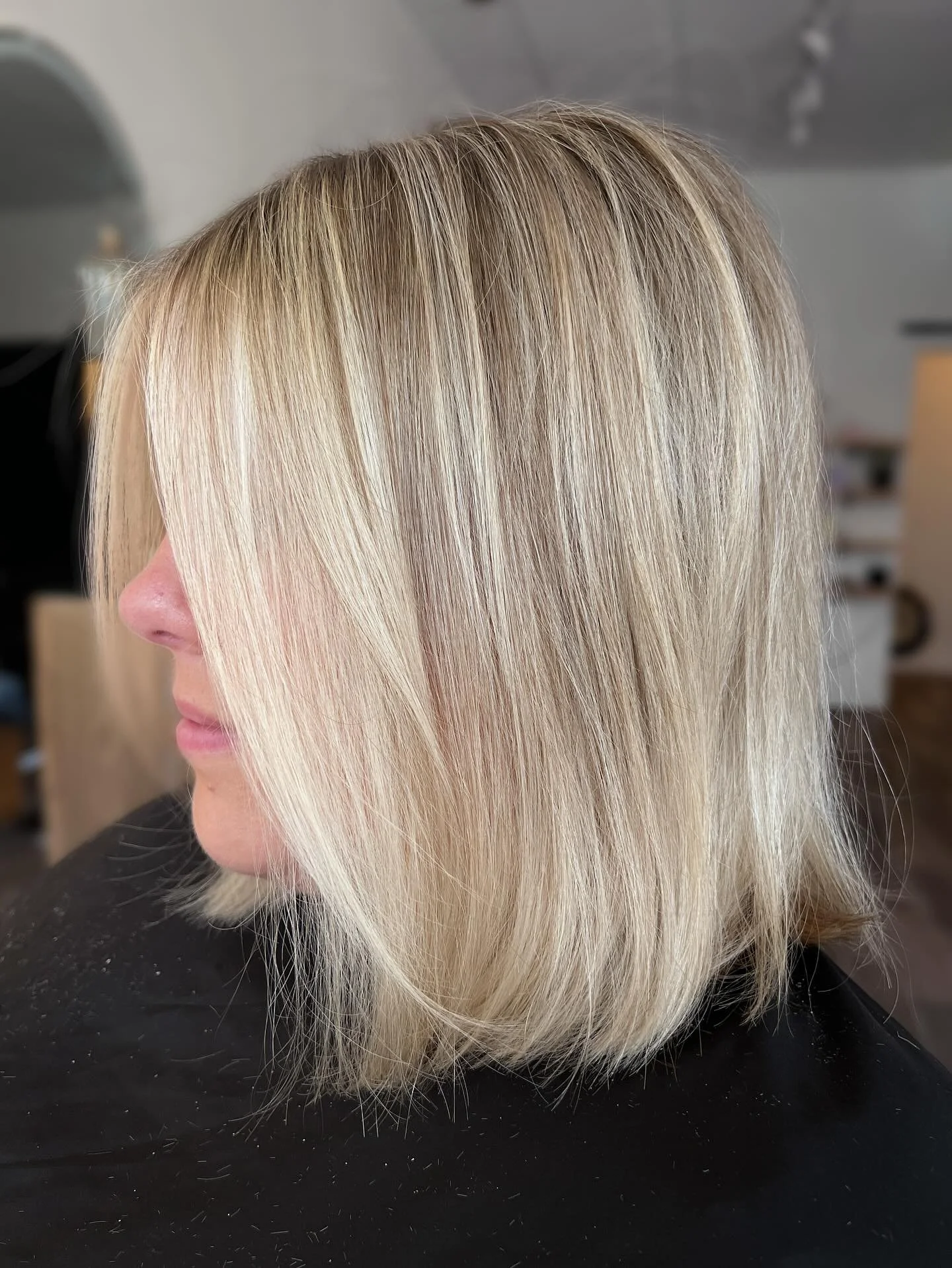 Mini Custom Foil ✨ 

This is my go-to for guests who want:
- a softer grow-out (less commitment and $ than a full foil)
- brightness through the top + around the face (or soft contrast for a brunette)
- dimension that still feels natural

Would you b