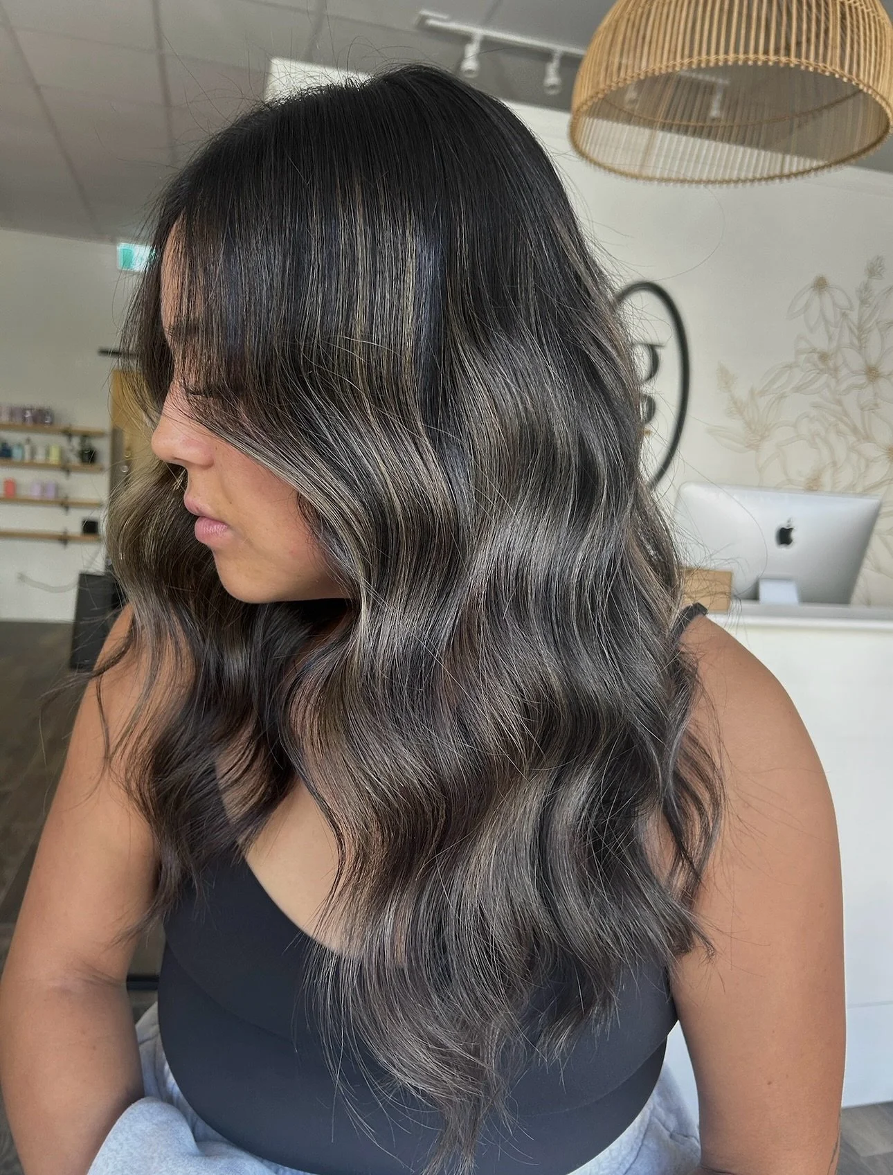 Process and result of this beautiful client 🧸🤎

Hair coloured and customized by @victoriahunter 

Victoria created a soft, lived-in brunette look by adding subtle highlights for that dimensional, low-maintenance blend 💇🏻&zwj;♀️

Ready to switch t