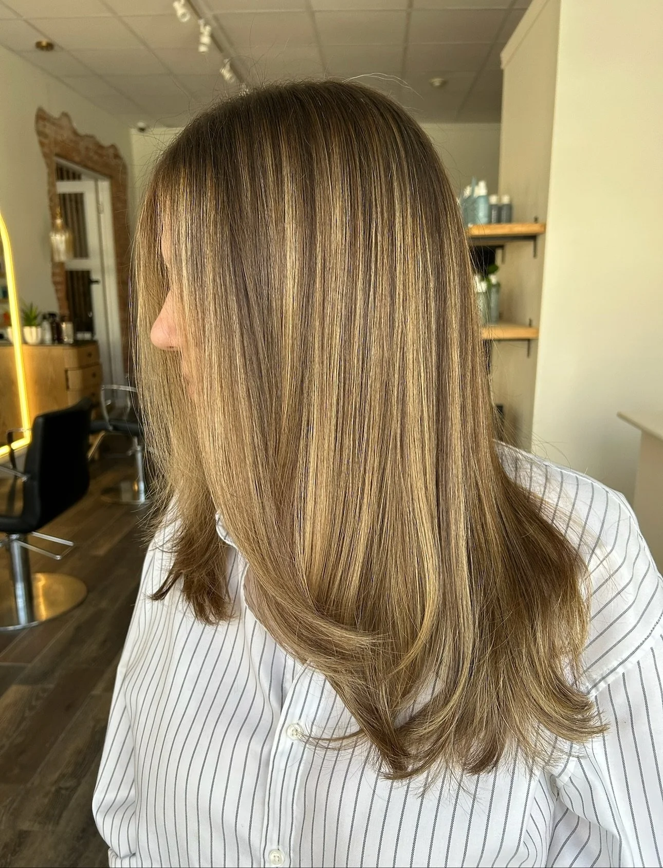 POV: the perfect hair look for fall 🍂🧸 
Beautifully custom coloured and styled by our stylist @victoriahunter. 
Our stylists specialize in creating colours that not only enhance your natural features but also stay low-maintenance for the season ahe
