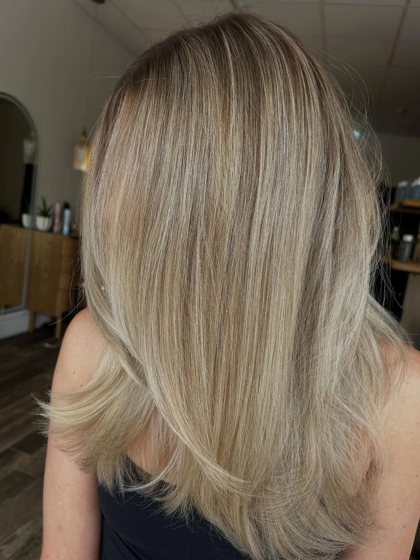 M A R I A

Prepped with Metal Detox Pre Treatment spray

Lightened using @loreal Blond Studio 9 

Shadow Gloss using @loreal Dia Light 6N + 6 vol
Overall Gloss with Dia Light 
10.82 + 9.13 + 10.02 + 15 volume

Finished off with Absolute Repair Molecu