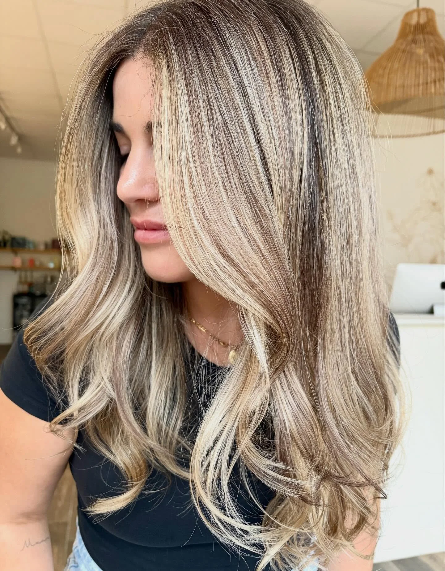 Love at first highlight ✨

Highlight: 
@lorealpro Blonde Studio 9 + 20 volume

Lowlight: 
@lorealpro INOA 
6.3 + 10 volume

Toner/Gloss:
@lorealpro Dia Light 
10.82 + 9.31 + 15 volume = 10 mins