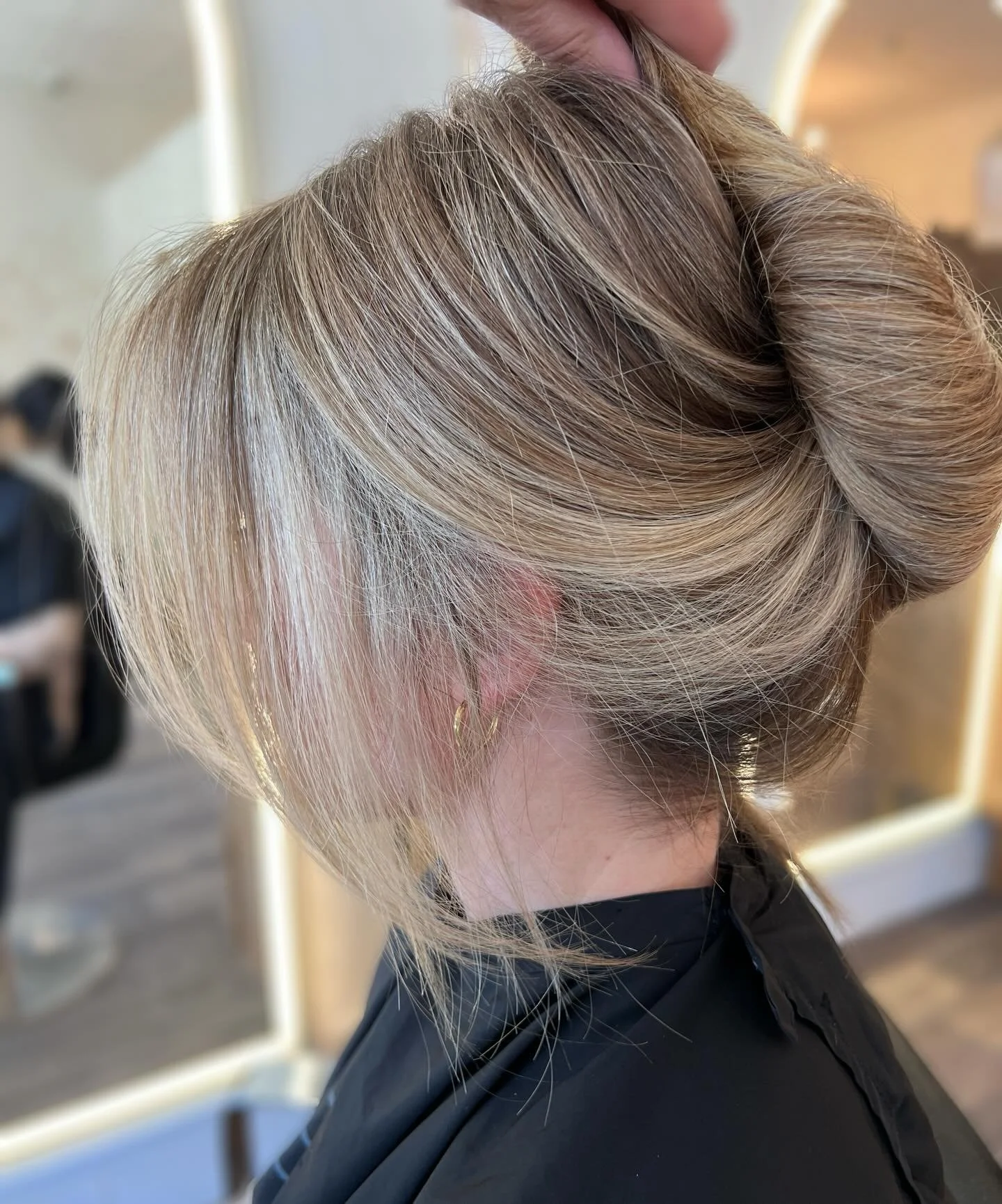 Just something pretty to dream about 💭 

Toner formula 
9gi + 8n + splash 8wg 

Lowlight formula 
7nb + 7n with 6 volume 

#niagarahair #niagarahairsalon #naturalblondehair #niagarablonde #blondehairinspo