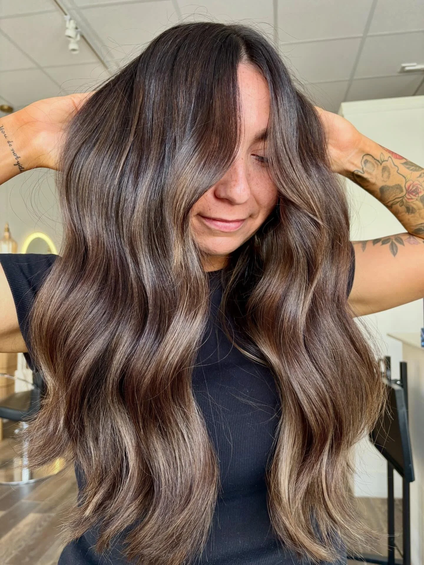 Here&rsquo;s one for the brunette&rsquo;s! 

Foils:
Blonde Studio 9 w Bonder + 30 volume 

Gloss:
Dia Light
1/2 6N + 1/4 6.31+ 1/4 7.12 + 9 volume 

Voila ✨

@lorealpro 
@lorealpro_education_canada 
@glowhair_studio
