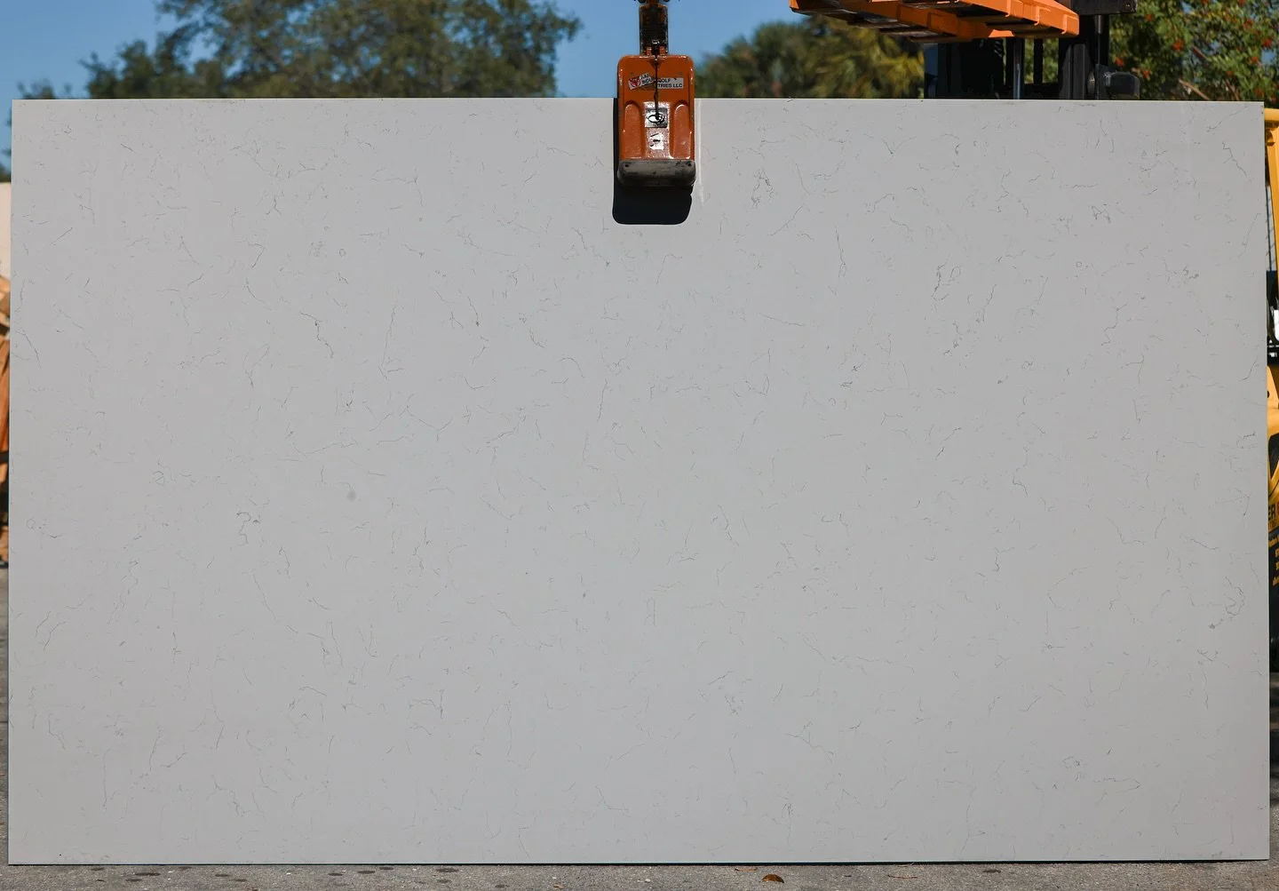 Understated, elegant, and endlessly versatile &mdash;
Carrara White quartz brings a soft, natural feel to any space. Perfect for creating serene, modern environments that stand the test of time.

Clean. Classic. Carrara.

#CarraraQuartz #WhiteQuartz 
