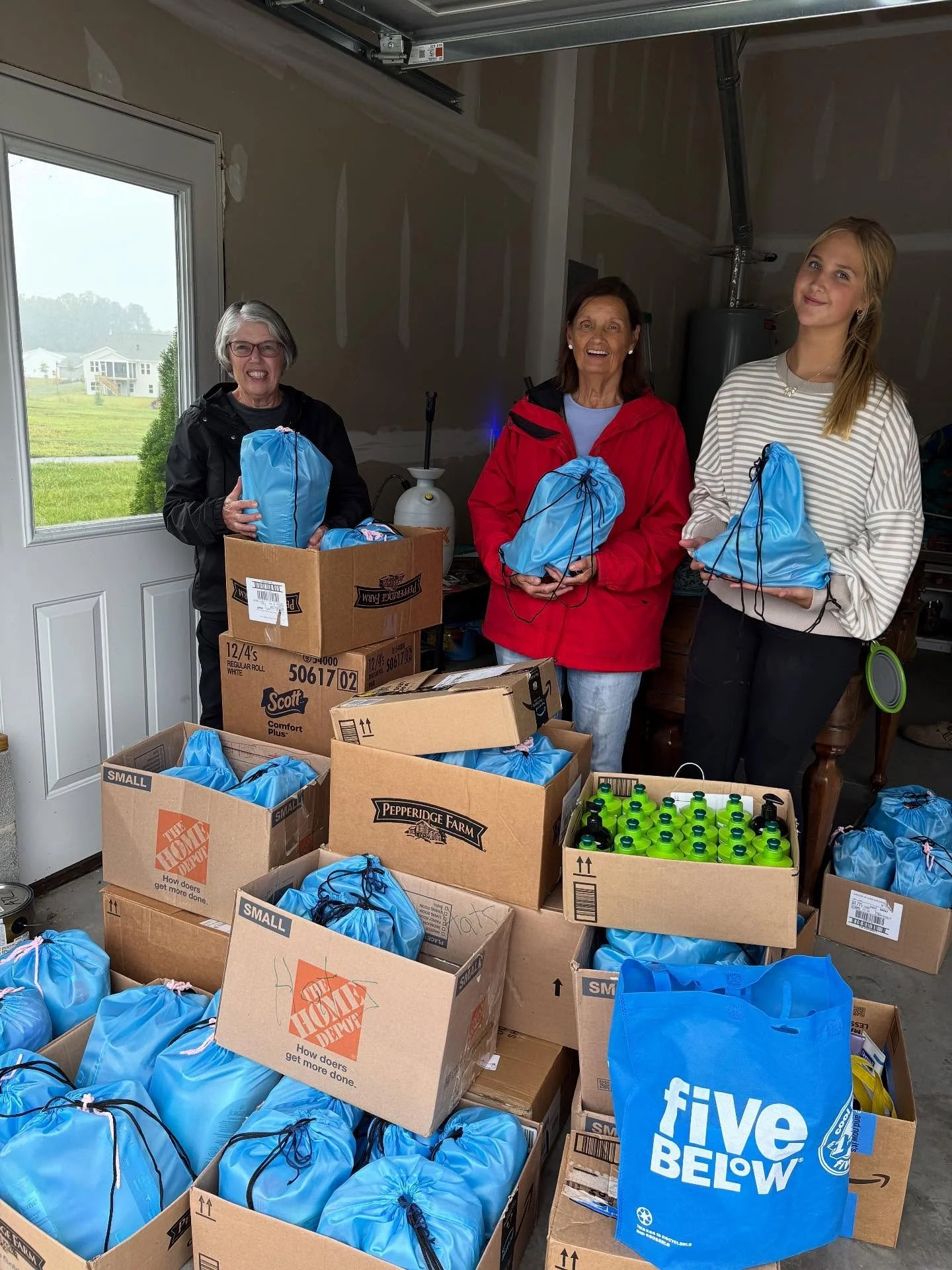Thank you to the Chickahominy Falls Community Service Club for assembling and donating 70 hygiene kits to One Small Chance! 🧴🪥✨

Each kit was packed with care and included everyday essentials like soap, shampoo, deodorant, toothpaste, and toothbrus
