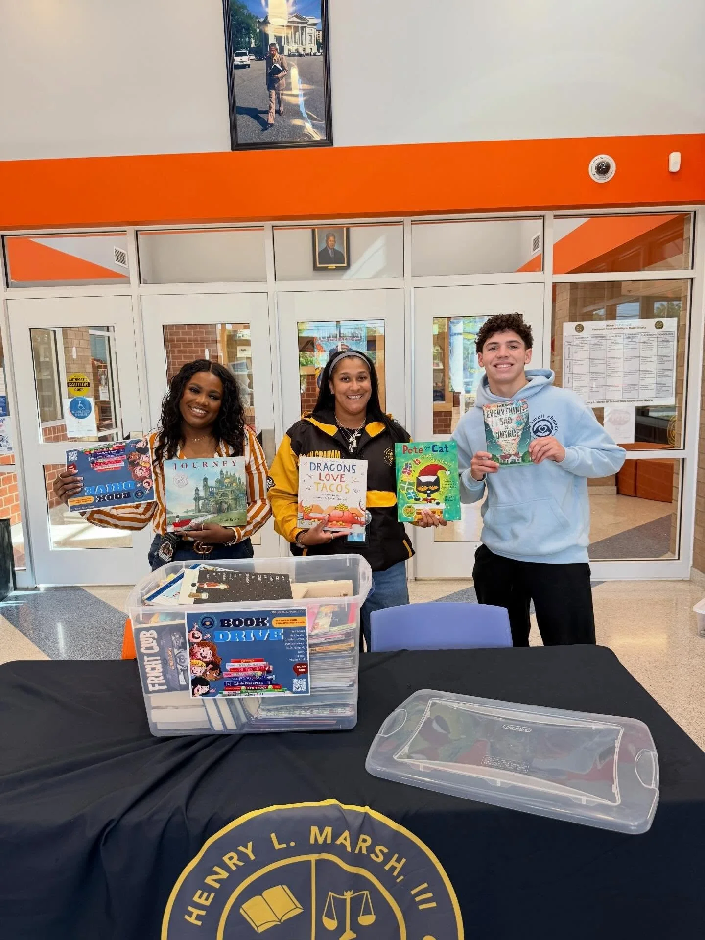 So excited to wrap up our book donation drop-offs across the Richmond community 📚

Thank you, Richmond, for showing up. We also had the chance to join a career fair, introducing students to paths in public policy and nonprofit work.

It all starts w