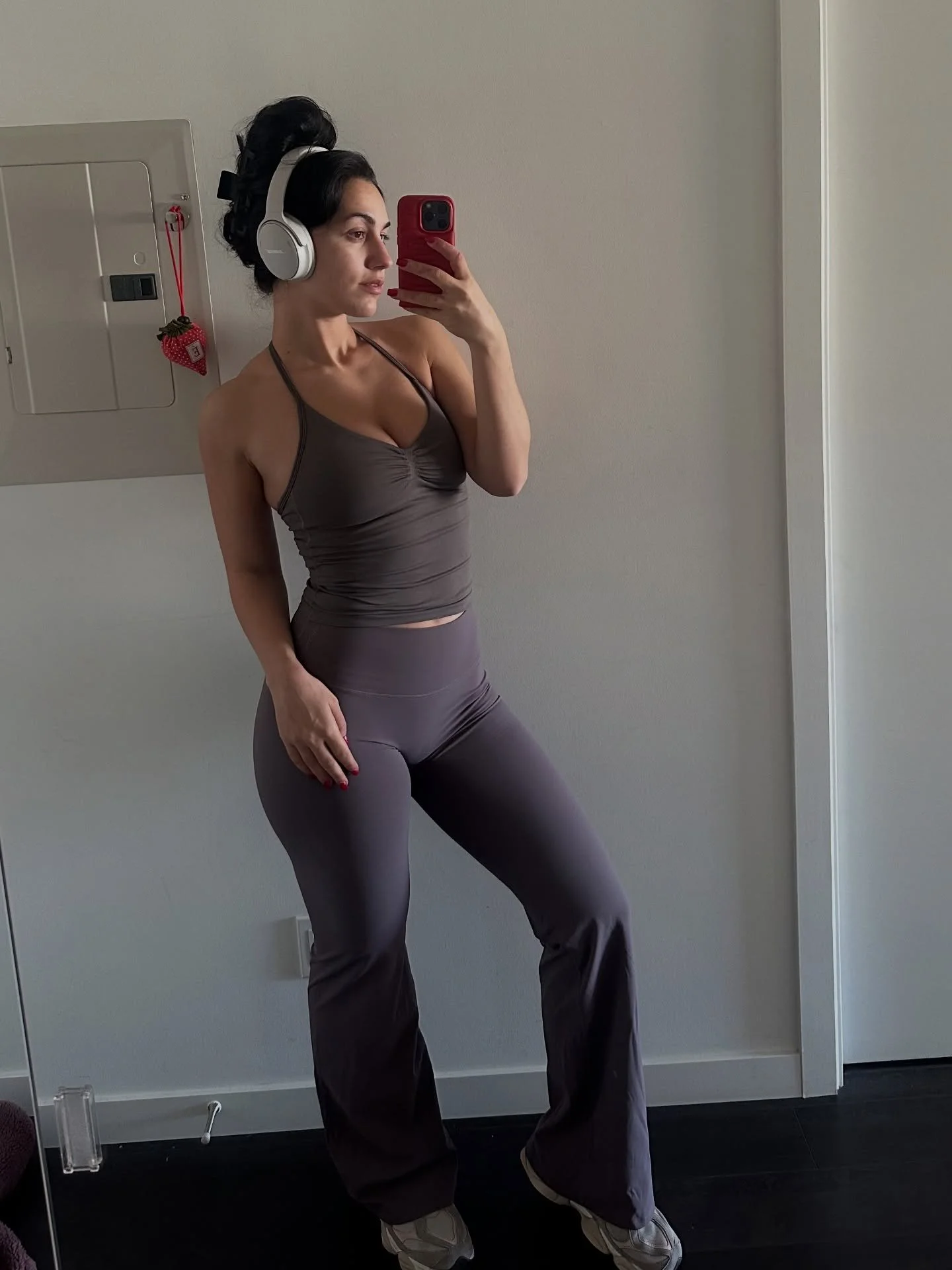 Quick December dumpy to document my first December in my apartment era🤍 I know it may sound a little cheesy, but this year more than any other has made me realize that it really is the little joys in life that make me so happy. 🥰🎄✨

Walks by the o