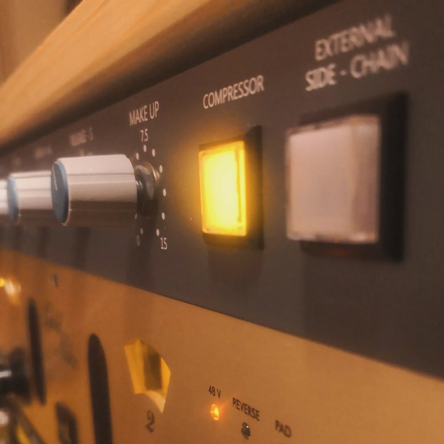 neues lieblingsspielzeug im studio. der ssl style bus compressor von @stamaudio in aktion. ideal für mix glue und bus treatment. 🚌

#mixing#mastering#tonstudio#tonstudiowien#spotthestam