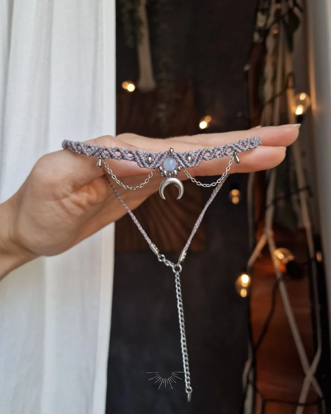 Collana_Choker_Girocollo_artigianale_donna_gioielli_macrame_micromacramè_Chakra_regalo_LUNA_MOON_GRAY_amuleto_argento_grigio (6).jpg