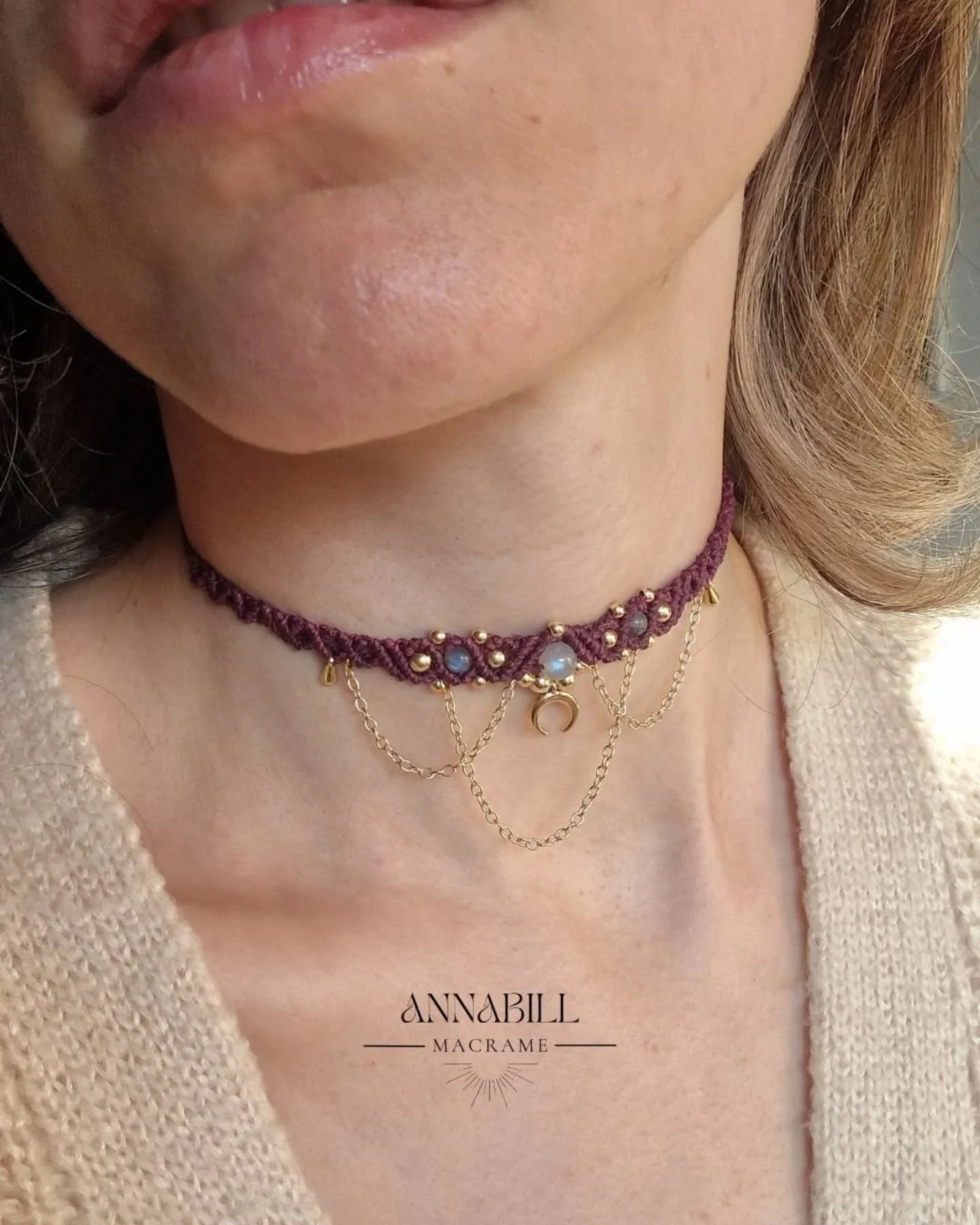 Una selezione dei pi&ugrave; incantevoli Choker Amuleto in versione color Vinaccia (detto anche Borgogna)💜 

Un colore sofisticato e versatile, che si abbina benissimo sia a tonalit&agrave; calde come l'oro che a tonalit&agrave; fredde come l'argent