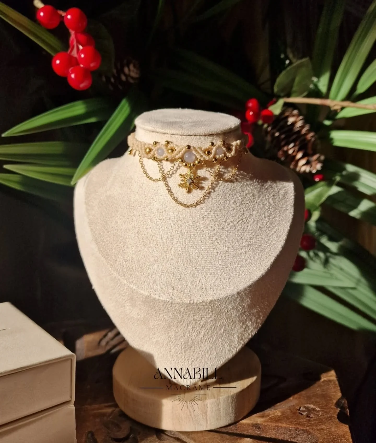 Ciao fata🧚&zwj;♀️

ti auguro di trascorrere un Natale pieno di amore e serenit&agrave;❤️

Grazie per aver scelto un gioiello ricco di energia positiva e per aver sostetuto l'artigianato ✨️

Sei una forza della natura🌻

Elisa

#annabillmacrame #hand