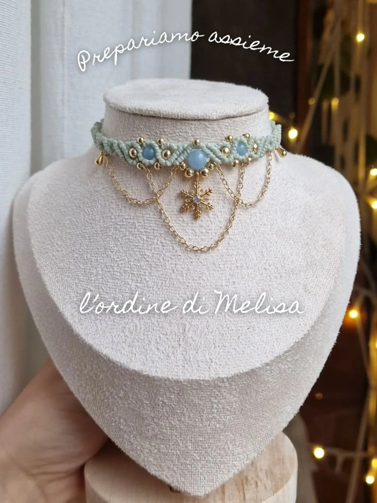 Oggi ti porto con me dietro le quinte del magico mondo dei Gioielli Amuleto di Annabill Macram&eacute;✨️

Melisa ha scelto la Collana Winter nella meravigliosa versione gold color Latte &amp; Menta e Acquamarina 💎

Un regalo perfetto per s&egrave; o