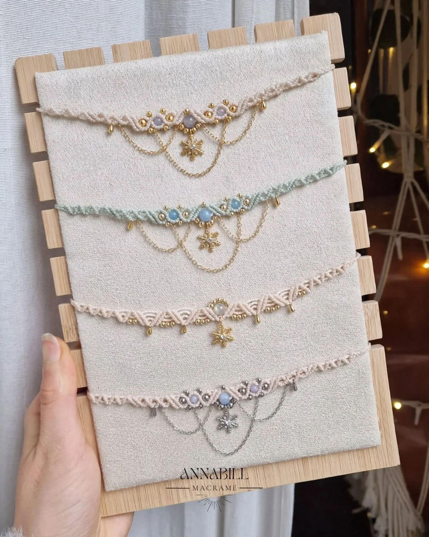 Una selezione delle pi&ugrave; incantevoli versioni della Collana Winter che ho realizzato per celebrare la magia dell'inverno ❄️

Perfette per delle Regine delle Nevi 👑

Scopri tutti i gioielli amuleto sul sito www.annabillmacrame.it e scrivimi per