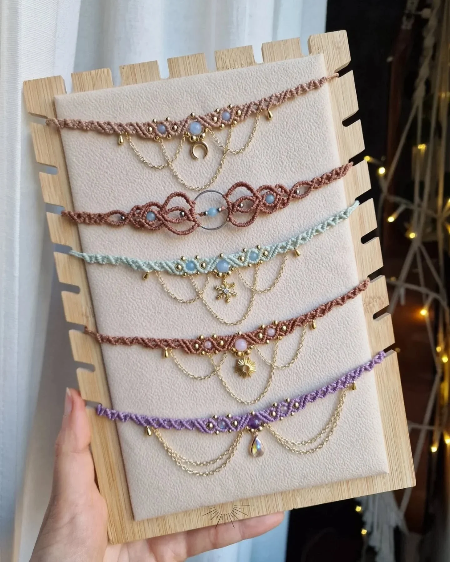 Ho creato un intera collezione di Choker Amuleto completamente personalizzabile legati all'Energia dei Chakra 💎 

Scoprila subito al link in bio oppure scrivimi per crearne uno su misura per la tua anima ✨️

#choker #necklace #chakras #madeinitaly #