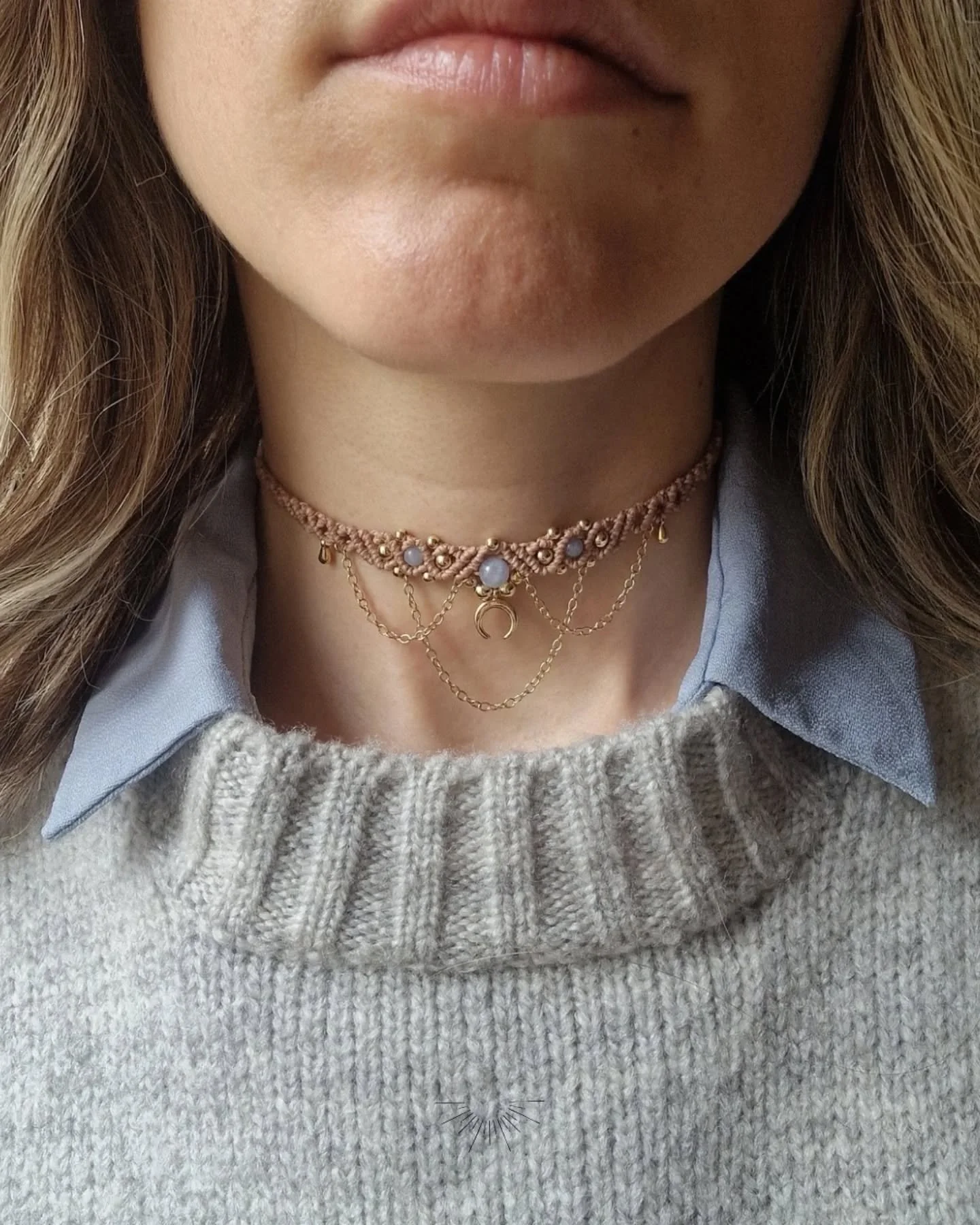 Collana Luna | Beige &amp; Acquamarina 

V Chakra della Gola | Autenticit&agrave; | Calma | Espressione 

Link in bio✨️

Personalizzazioni in DM🎨

#choker #necklace #acquamarine #chakra #crystaljewelry