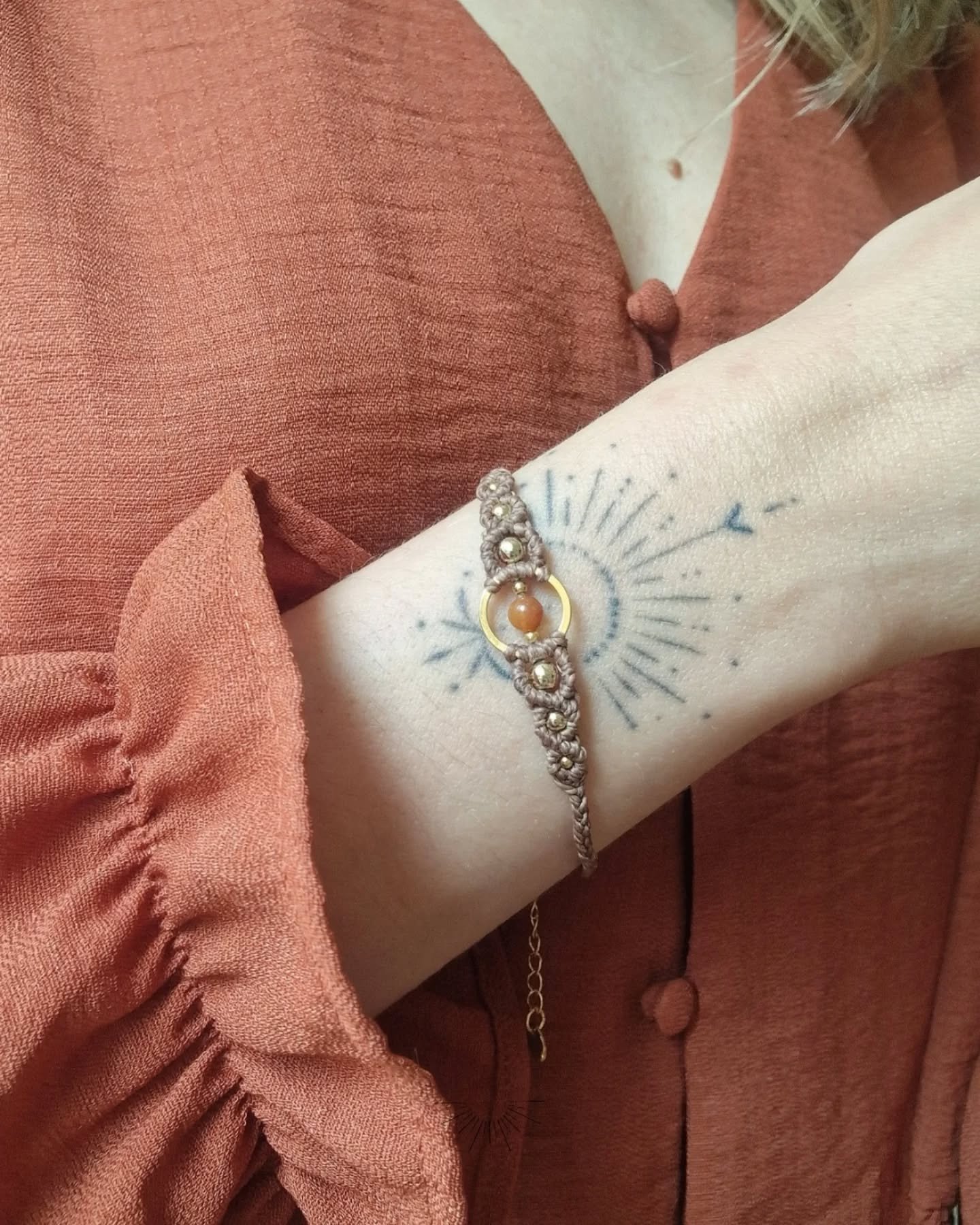 A grande richiesta esce ufficialmente il primo Bracciale Amuleto Donna in due splendide versioni✨️

Bracciale Infinity ✅️ Now Available

🧡 Castano &amp; Quarzo Citrino 
💙 Beige &amp; Acquamarina 

Scoprili al link in bio✨️ Il tuo preferito?