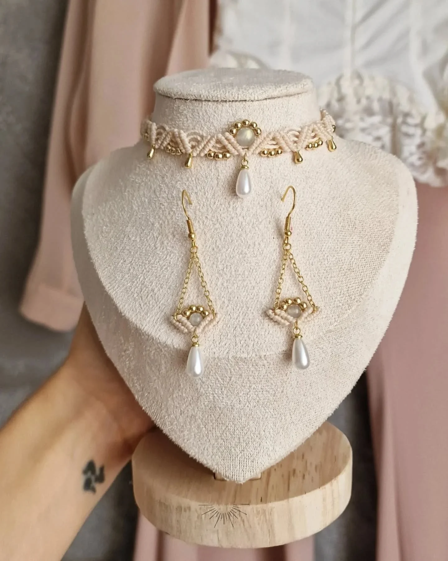 Set Bride | Panna &amp; Pietre di Luna 🌙

Girocollo, Bracciale e Orecchini coordinati, esce ufficialmente il primo Set di Gioielli Amuleto dedicato alle occasioni davvero speciali ✨️

Perfetto per dare un tocco davvero unico e speciale al proprio ab