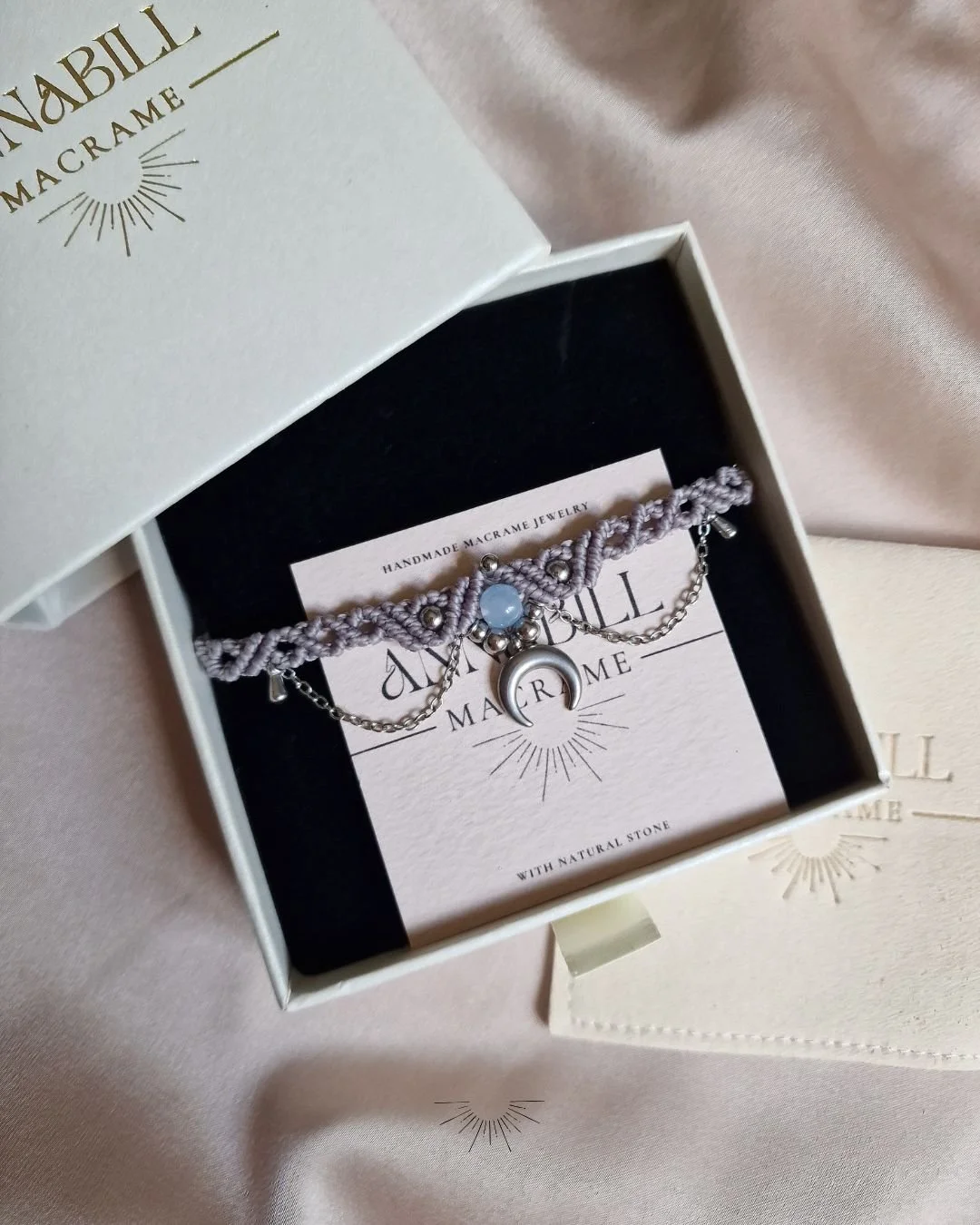 Collana_Choker_Girocollo_artigianale_donna_gioielli_macrame_micromacramè_Chakra_regalo_LUNA_MOON_GRAY_amuleto_argento_grigio (1).jpg