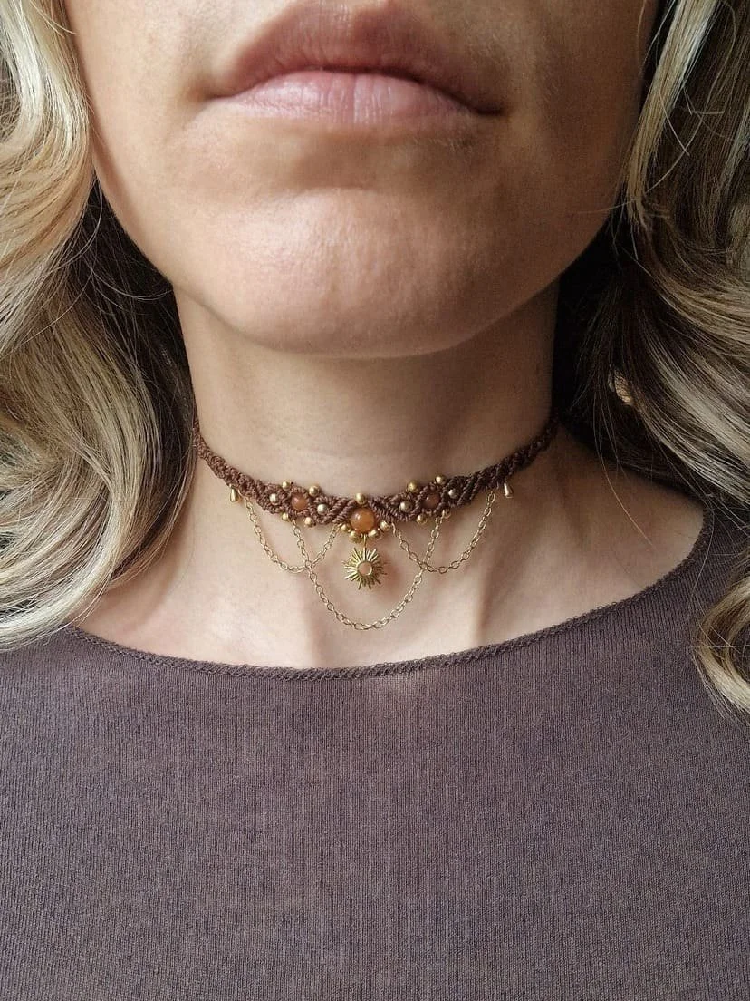 ok_Collana_Choker_Girocollo_sunshine_artigianale_micromacramè_QuarzO_Citrino_3°Chakra_del_plesso_solare_2°Chakra_Sacrale_cofanetto_regalo per lei_sole (1) (3).jpeg