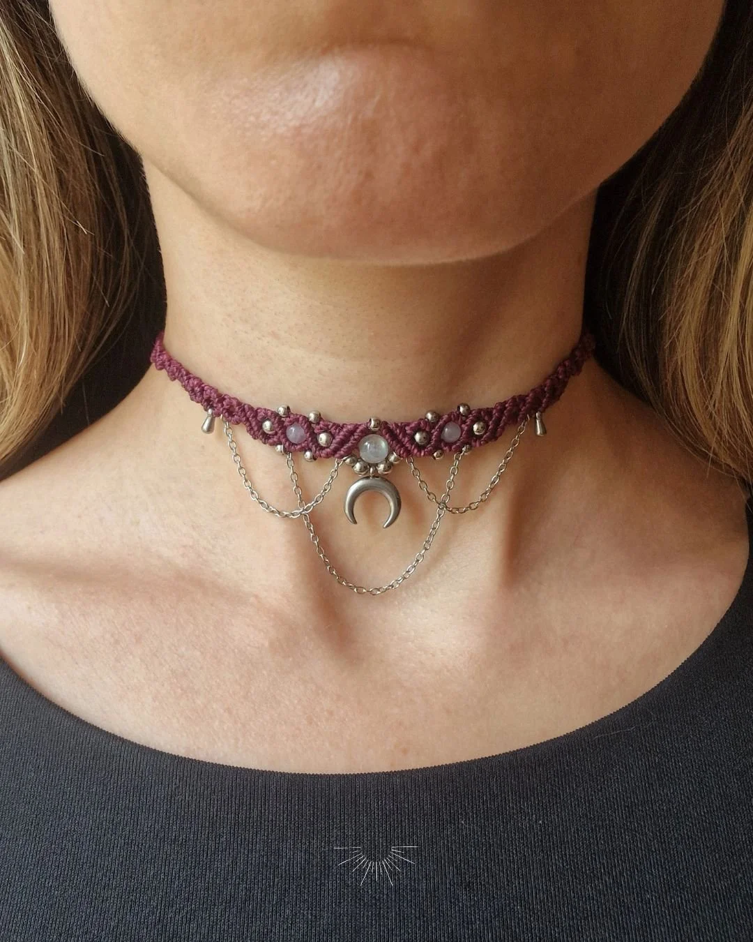 Collana_Choker_Girocollo_artigianale_donna_gioielli_JEWELS_micromacramè_Chakra_regalo_LUNA_MOON_VIOLA_BURGUNDY_WITCH_STREGA_SILVER_ARGENTO_GEMSTONE_PIETRA_AMETISTA_MAGIA_GIOIELLO__amuleto_ (1).jpg
