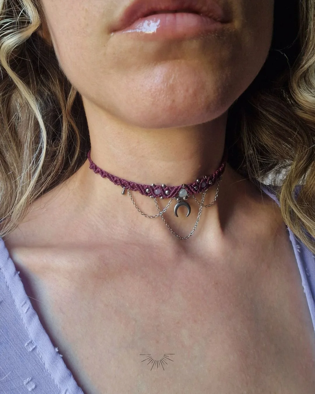 Collana_Choker_Girocollo_artigianale_donna_gioielli_JEWELS_micromacramè_Chakra_regalo_LUNA_MOON_VIOLA_BURGUNDY_WITCH_STREGA_SILVER_ARGENTO_GEMSTONE_PIETRA_AMETISTA_MAGIA_GIOIELLO__amuleto (3).jpg
