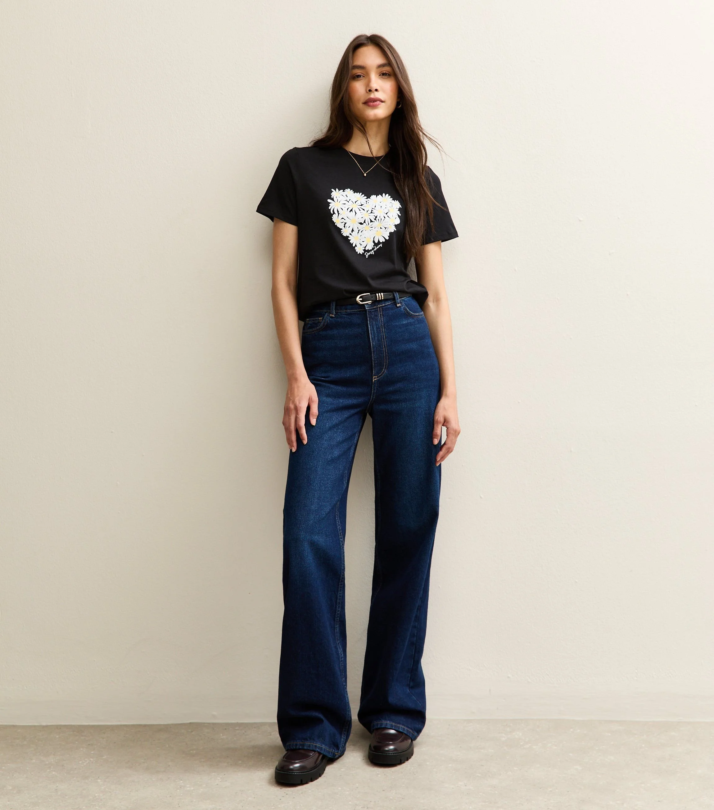 black-daisy-heart-print-t-shirt (3).jpg