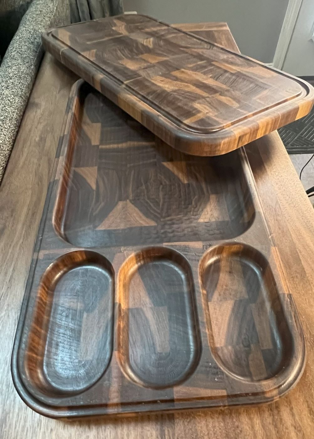 Serving Tray with cuttingboard Top.jpg