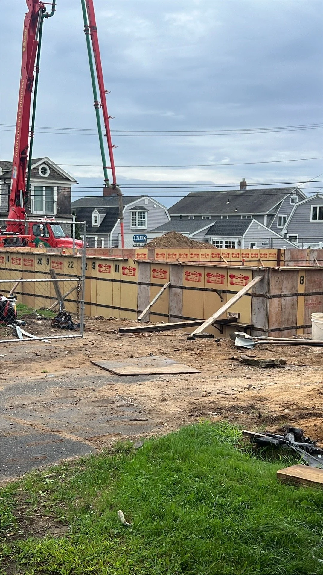 wall pour niantic.jpg
