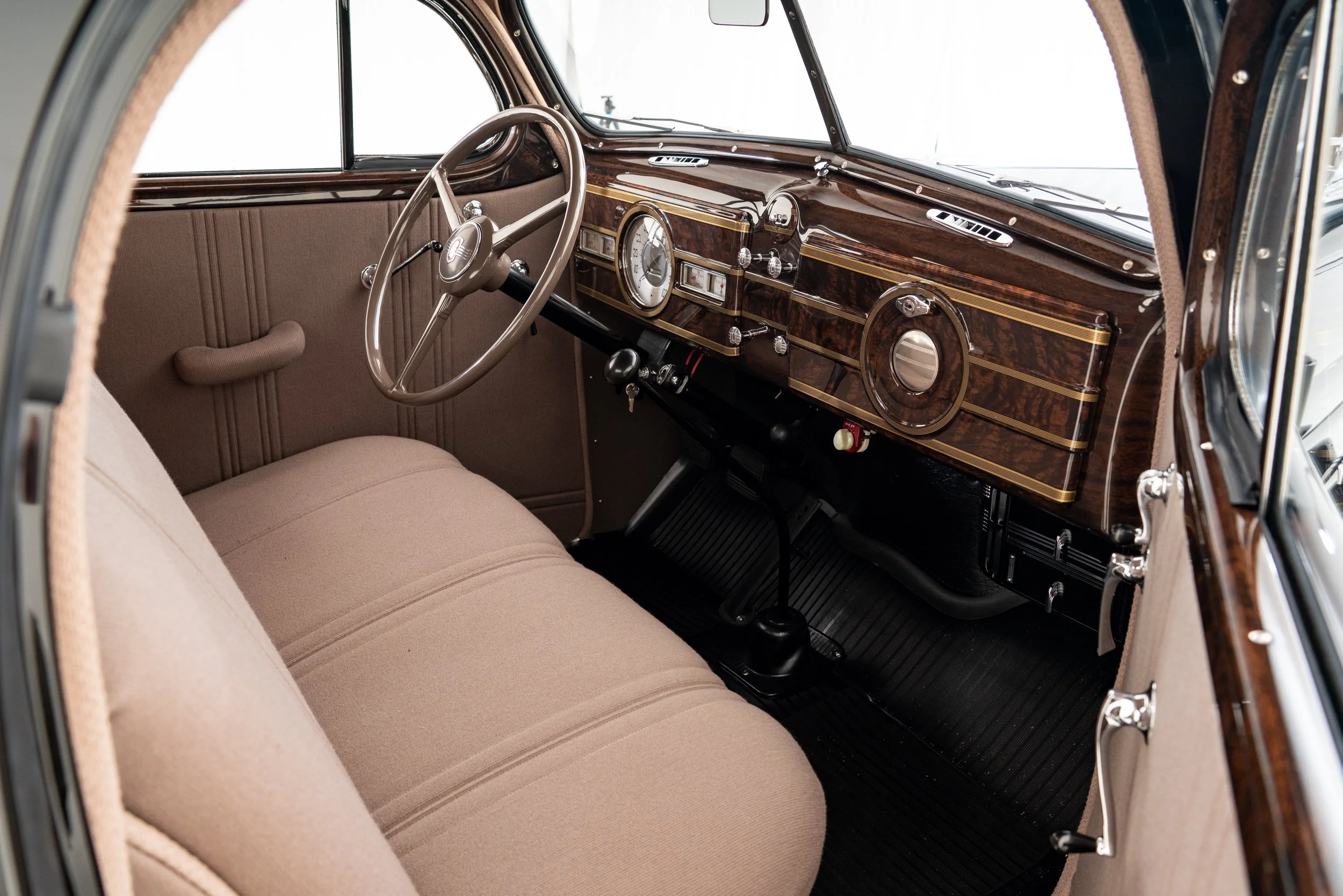 1937 Nash Lafayette 400-33.jpg