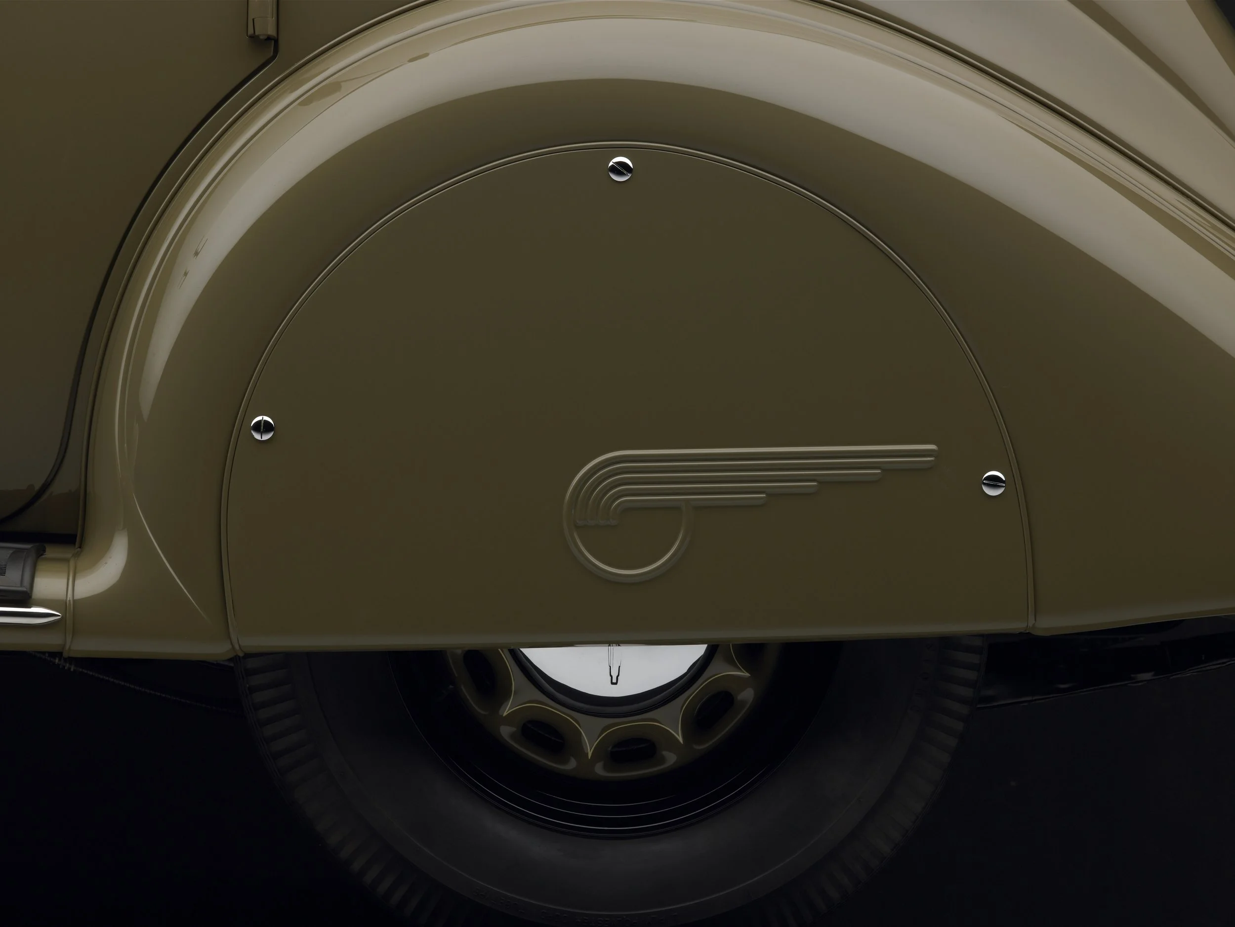 35 Nash Ambassador Eight-reat spat.jpg