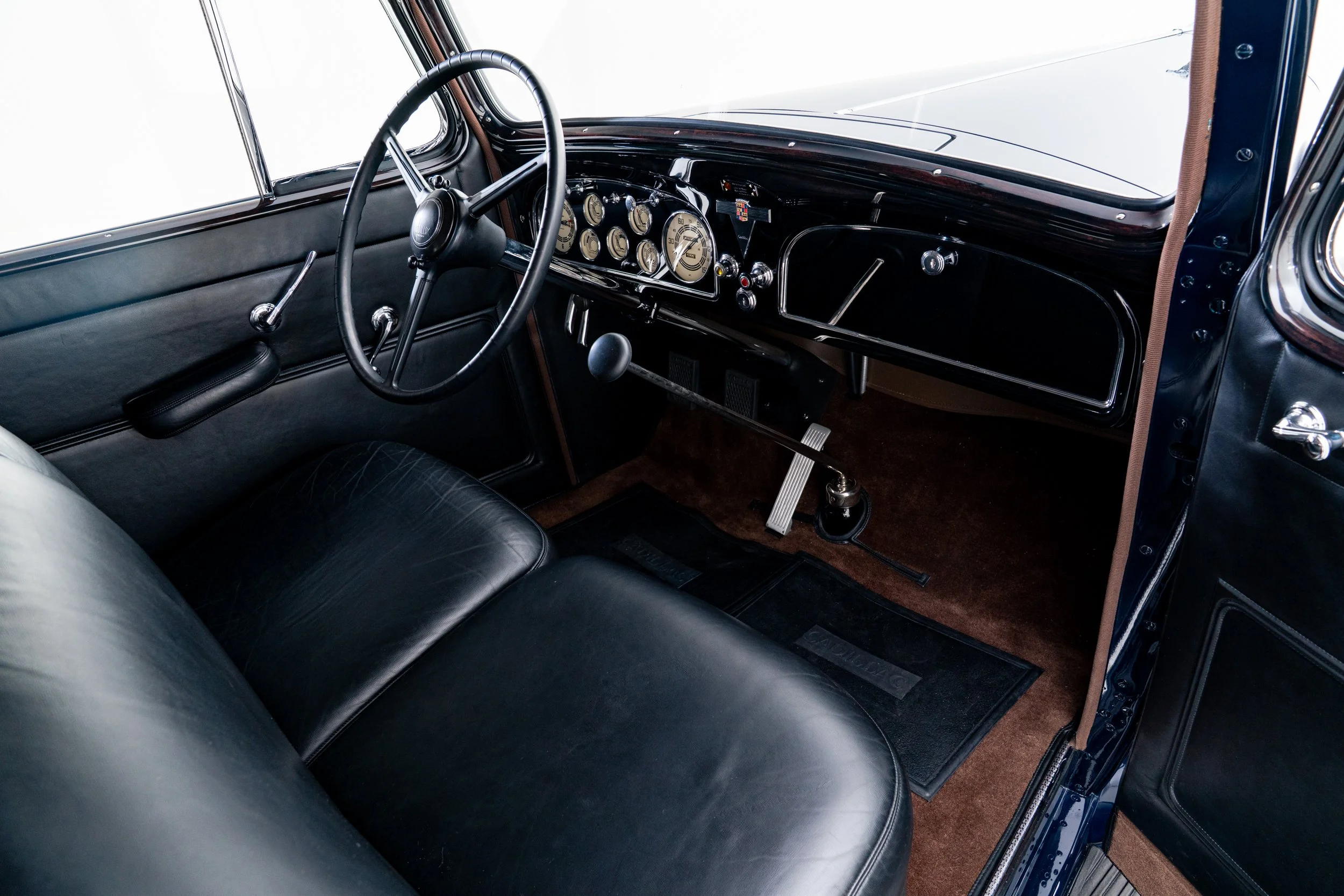 1934 Cadillac V8 Imperial Sedan_-20.jpg