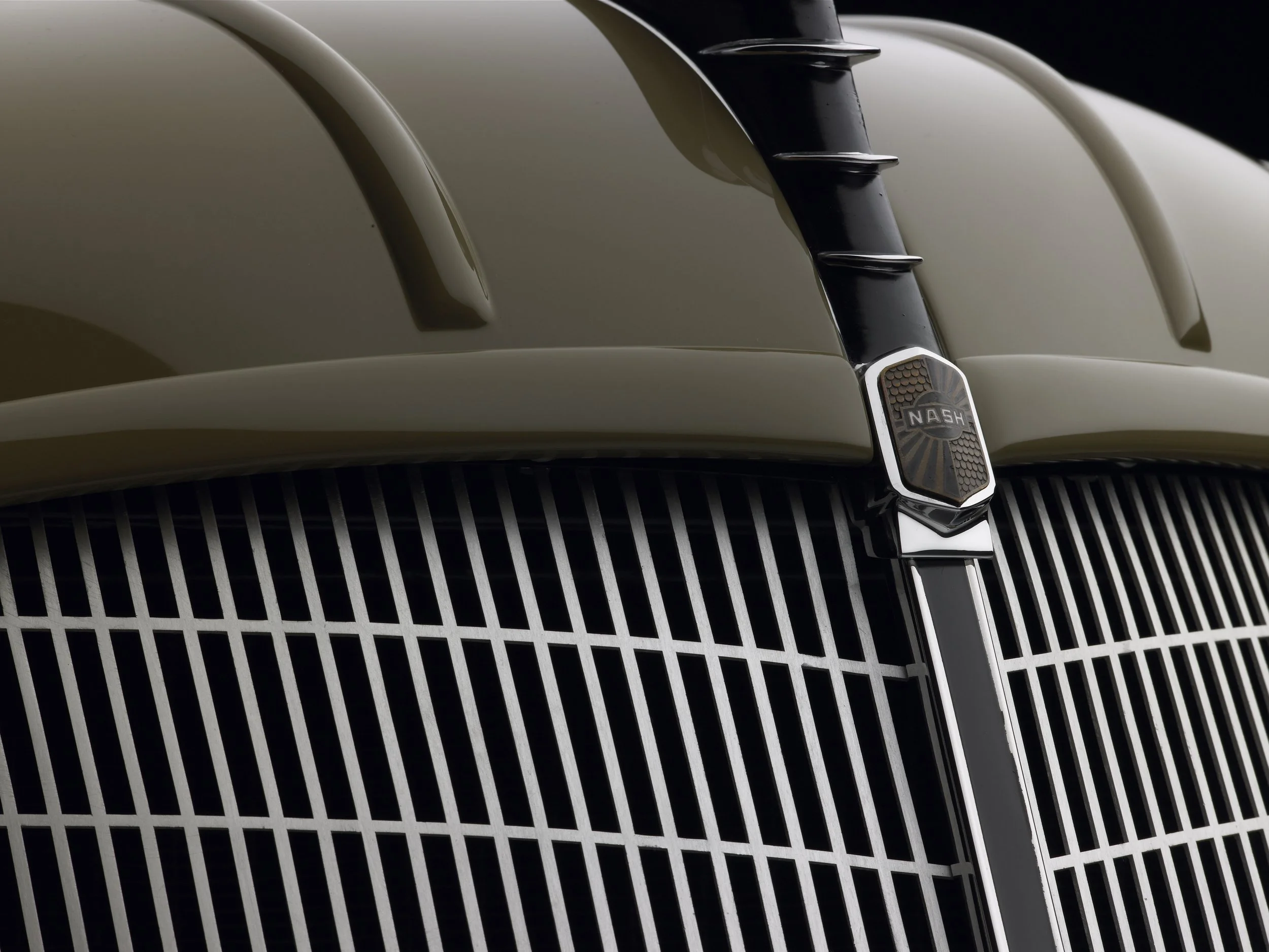 35 Nash Ambassador Eight-grille badge.jpg