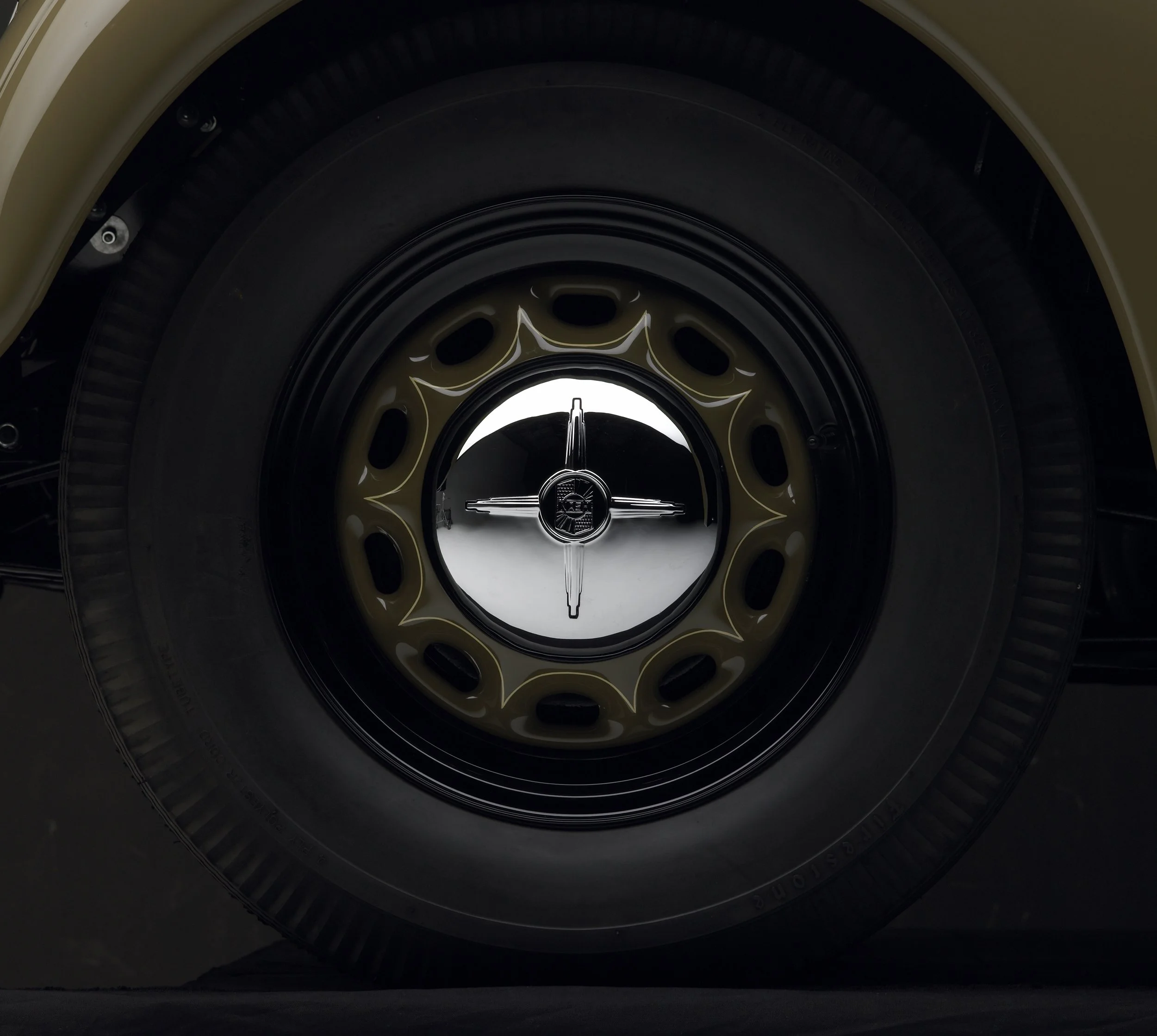 35 Nash Ambassador Eight-wheel.jpg