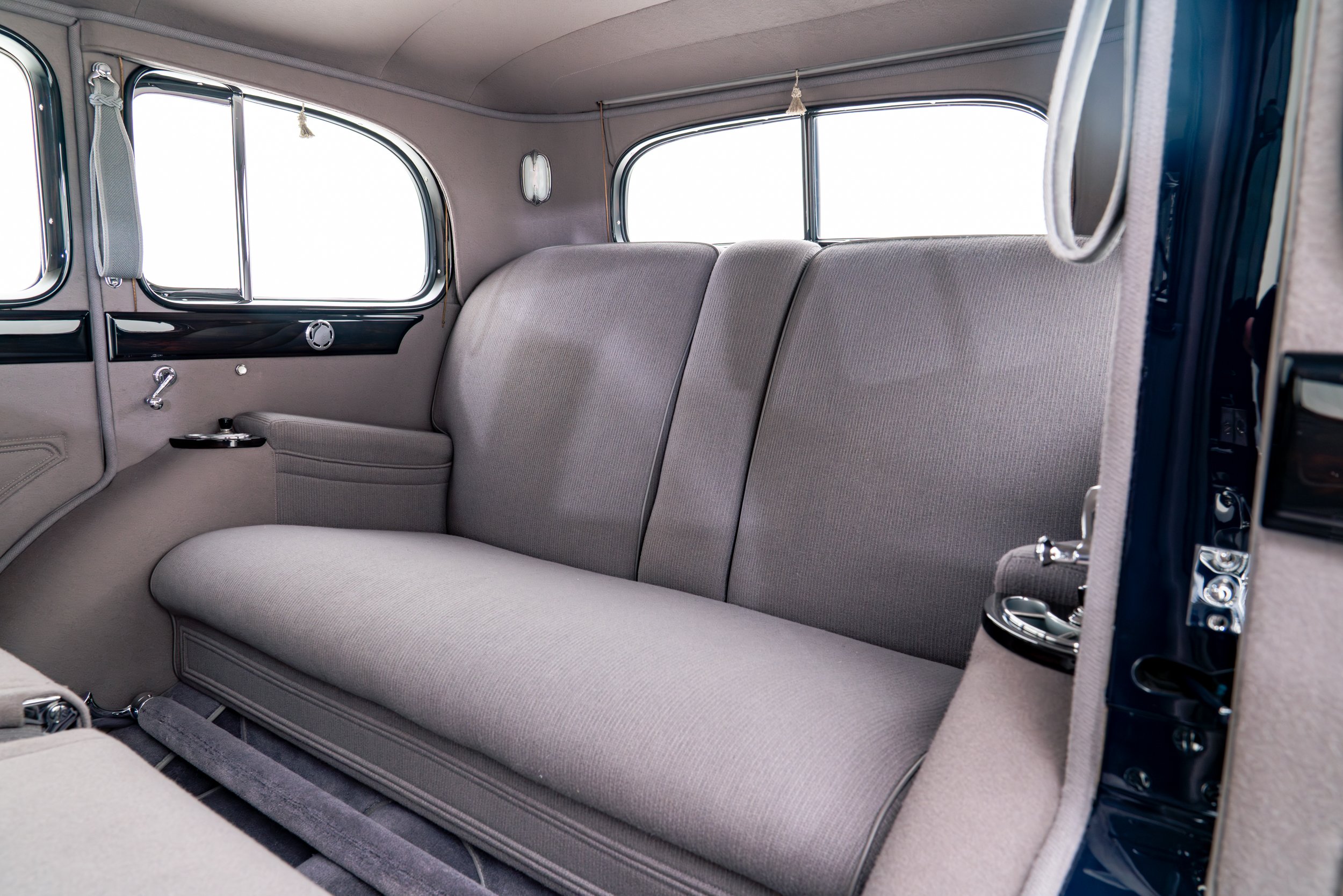 1934 Cadillac V8 Imperial Sedan_-23.jpg