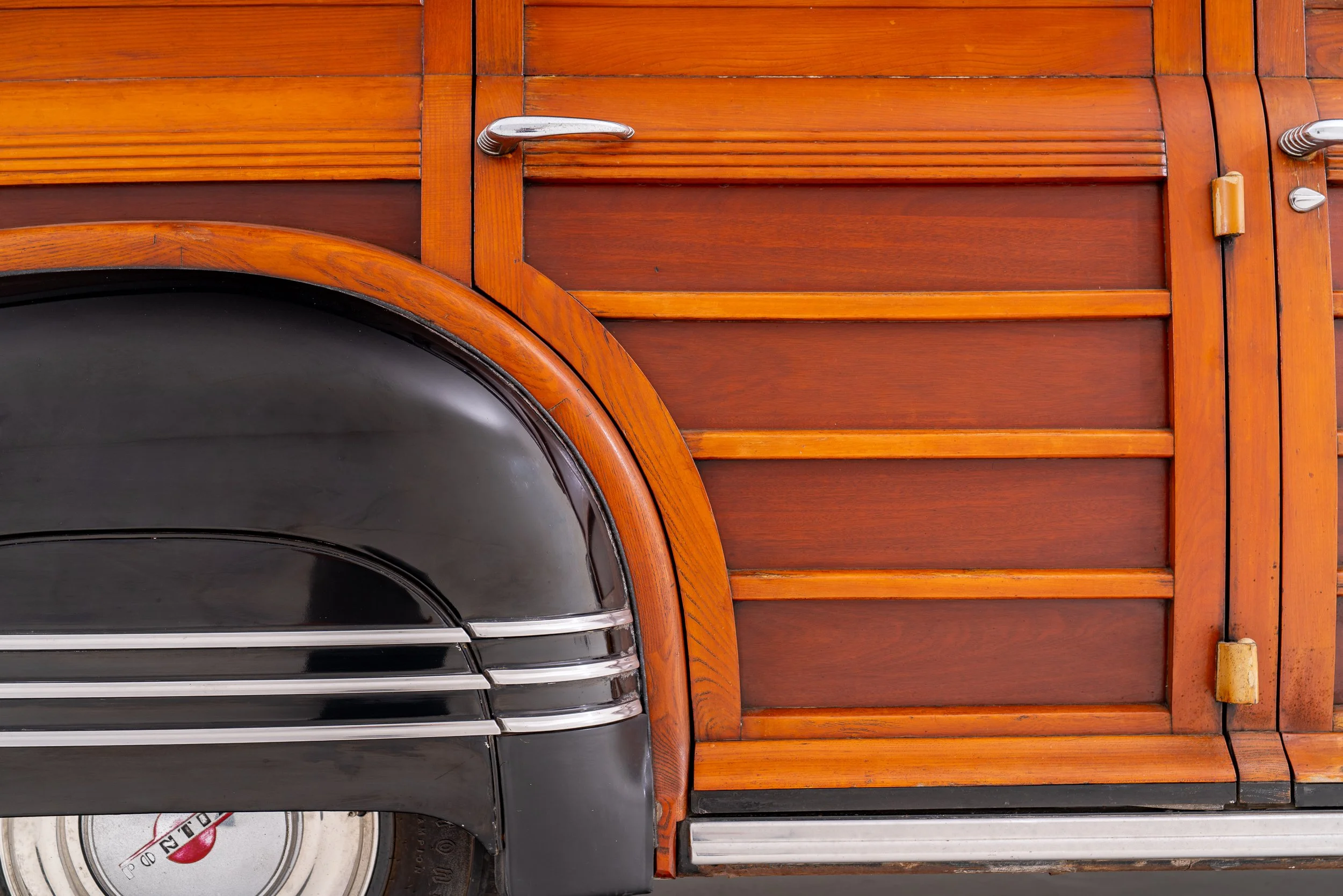 1946 Pontiac Woody Wagon-16.jpg