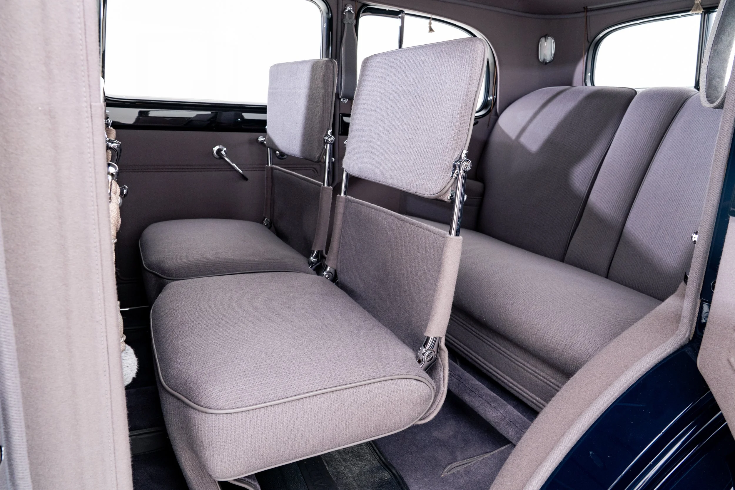 1934 Cadillac V8 Imperial Sedan_-22.jpg