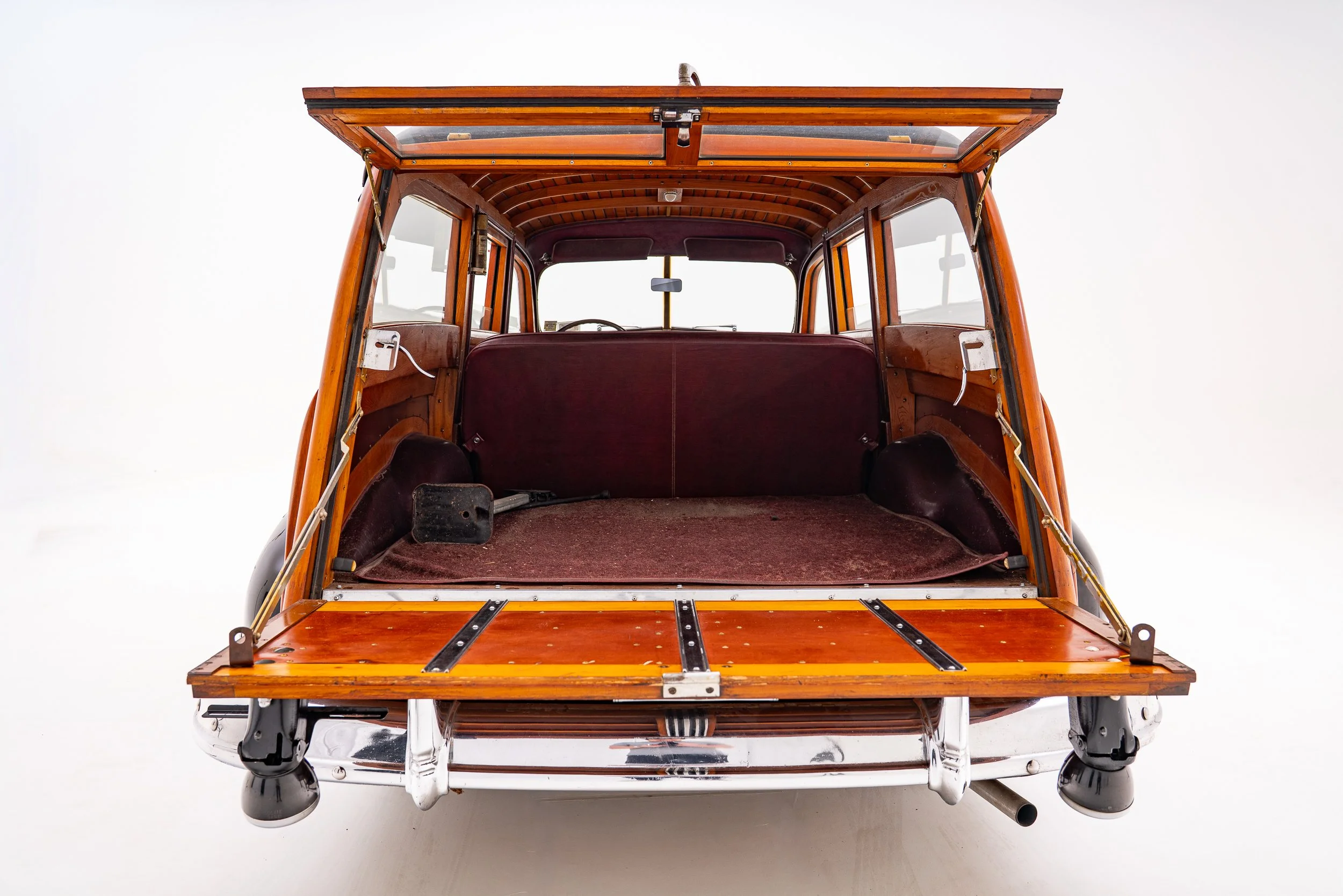 1946 Pontiac Woody Wagon-83.jpg