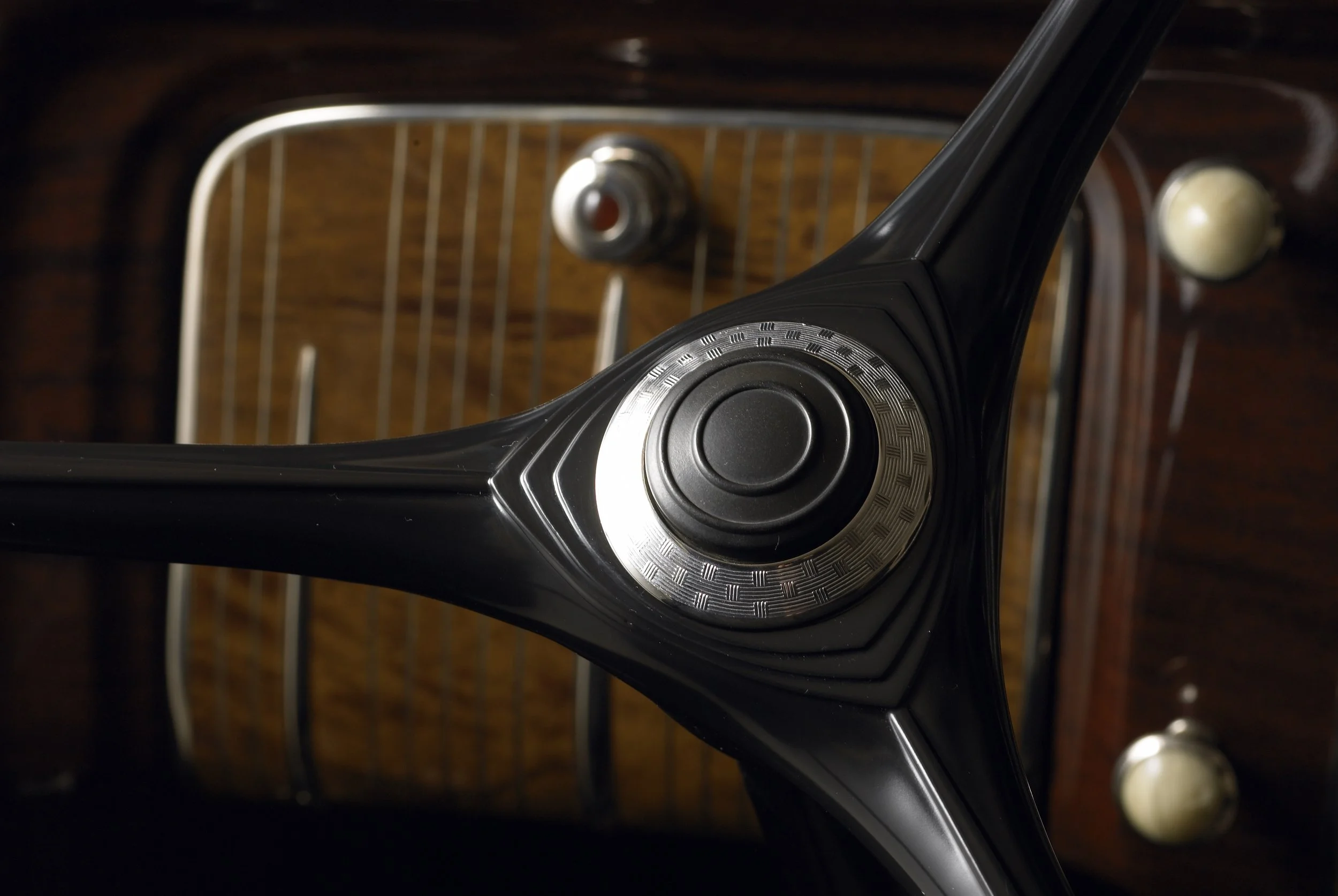 35 Nash Ambassador Eight-steering wheel.jpg