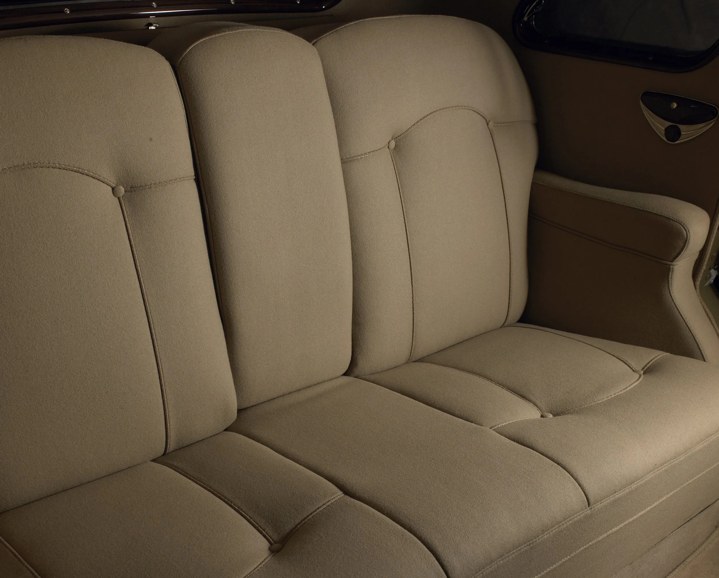 35 Nash Ambassador Eight-rear seat.jpg