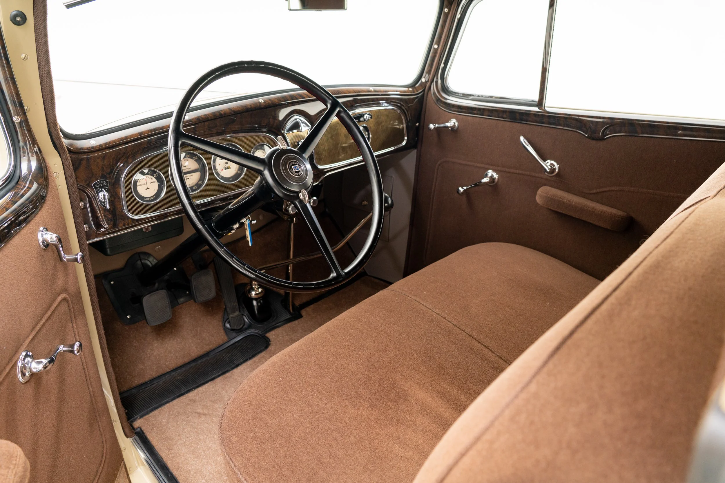 1934 Buick Series 90-29.jpg