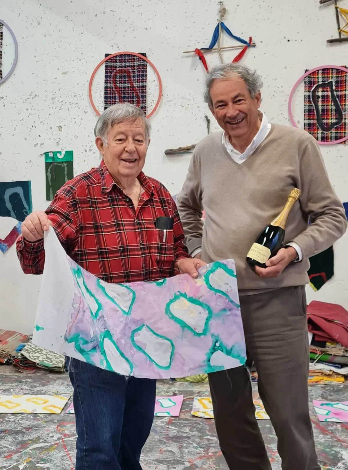 Claude Viallat and Bruno Paillard posing with artwork for the 2012 vintage, ©Bruno Paillard