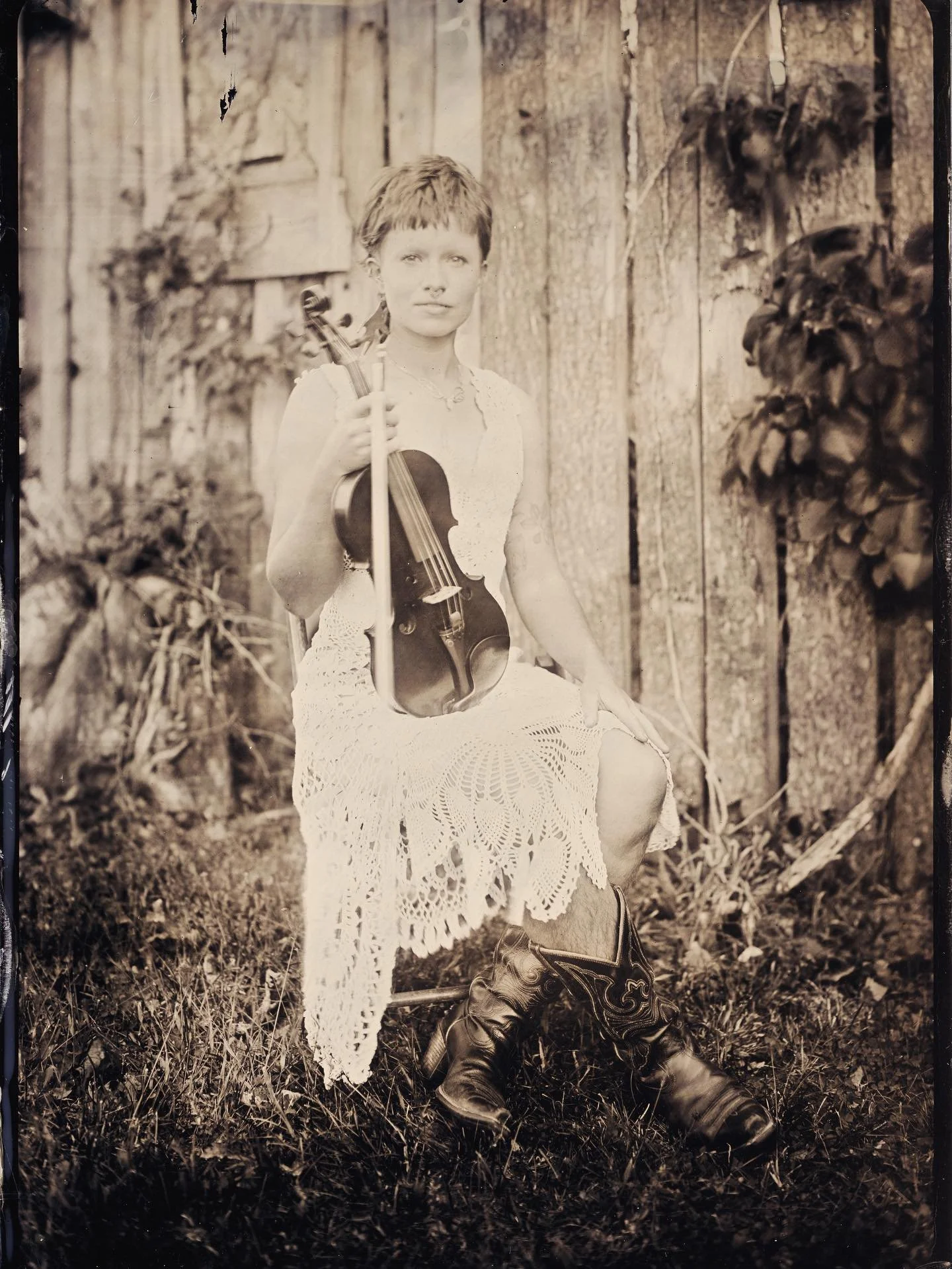 Alanna at Driftless Books and Music in Viroqua, Wisconsin, summer of 2025. 

5x7 plate size
Natural light tintype 

#wetplatecollodion #tintype #ferrotype #tintypephotography #largeformatphotography