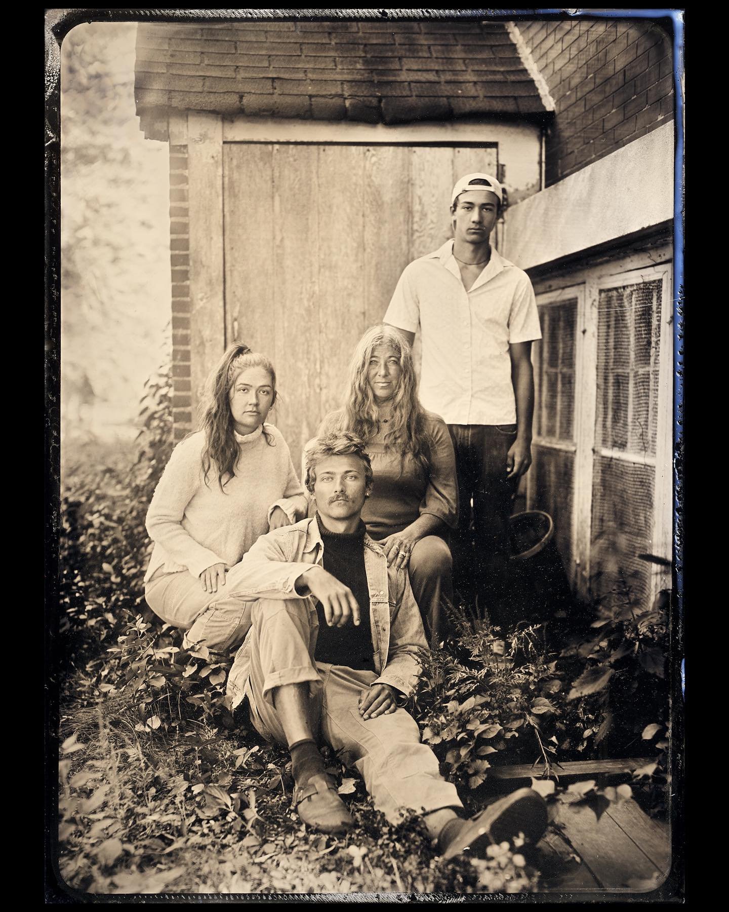 Vicky and her beautiful family at Driftless Books and Music, 9.7.25.

5x7 plate size, natural light tintype. 

#wetplatecollodion #tintype #ferrotype #tintypephotography #largeformatphotography #alternativeprocessphotography #naturallighttintype #mil