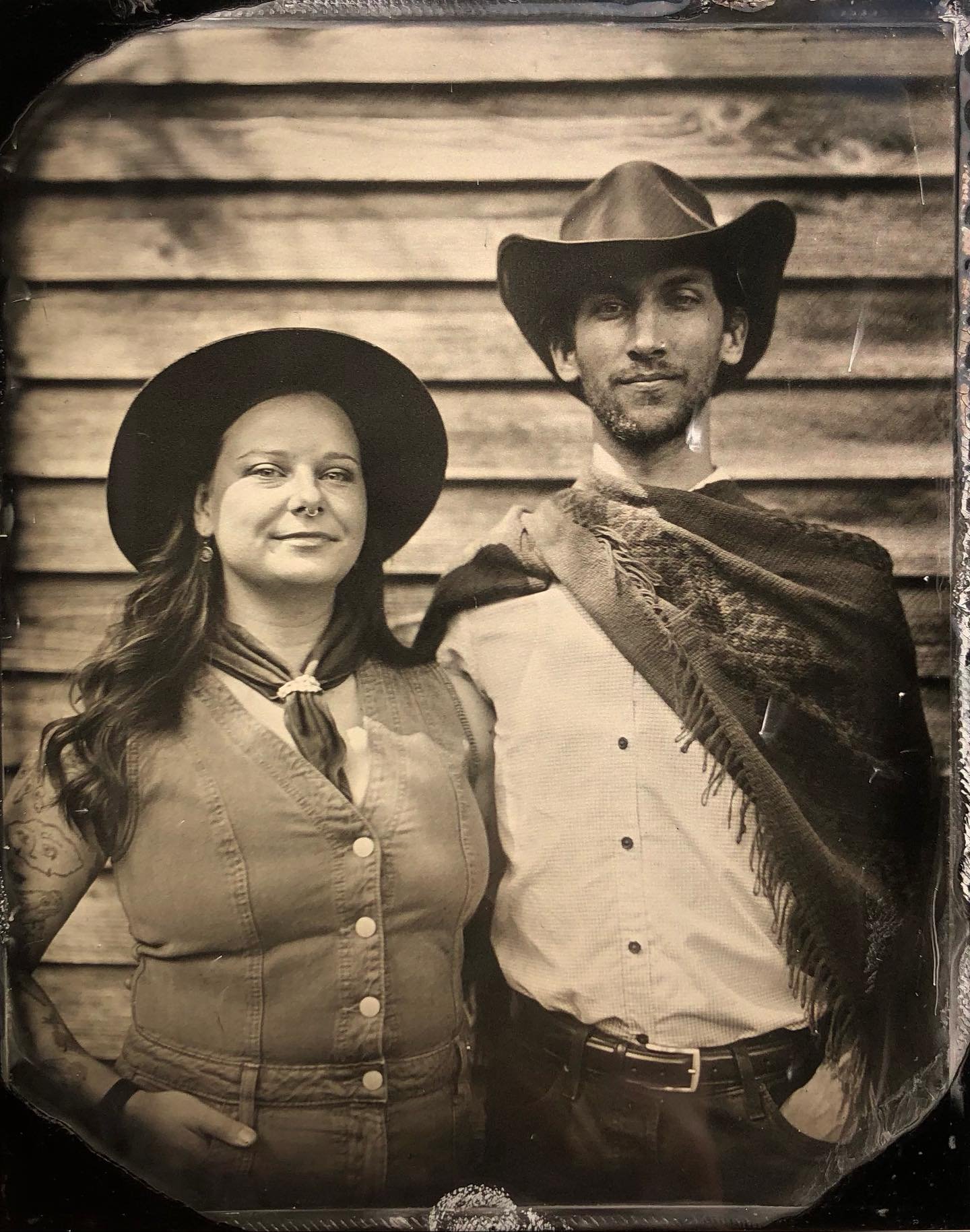 Emily and Zac ✨ Natural light tintype made at @riverpressmke&rsquo;s grand opening, 8/2/25 

#wetplatecollodion #tintype #ferrotype #tintypephotography #largeformatphotography #alternativeprocessphotography #naturallighttintype #milwaukeephotographer
