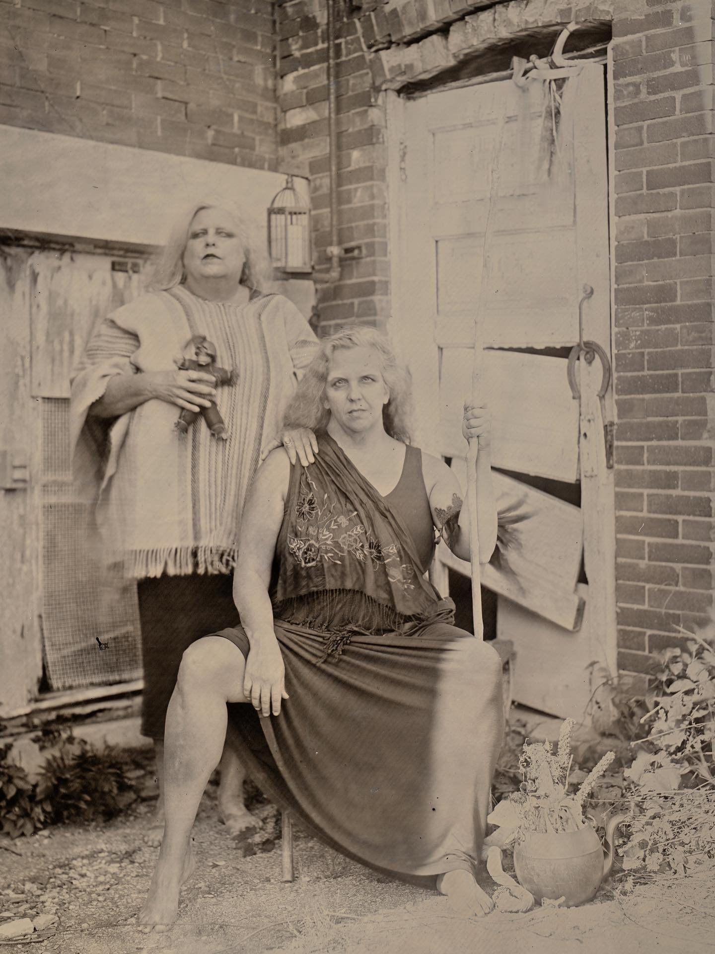 Happy Halloween 🎃 I had so much fun making this portrait of two witchy friends last month at Driftless Books and Music. 

5x7 plate size, natural light tintype. 

#wetplatecollodion #tintype #ferrotype #tintypephotography #largeformatphotography #al