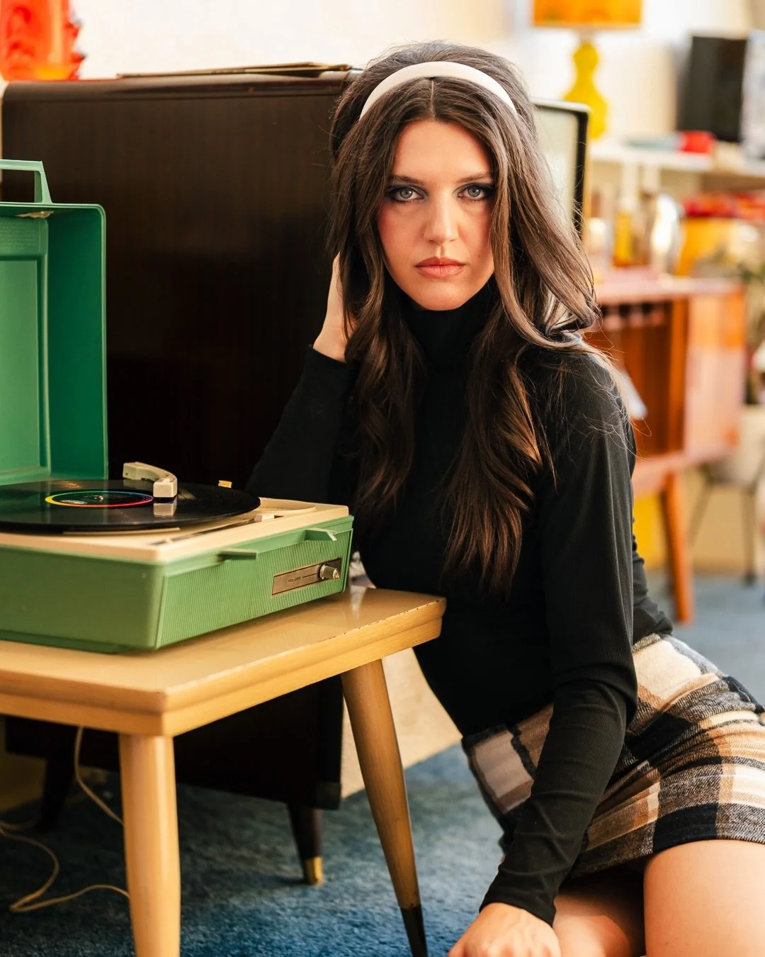 The record spins.
The TV flickers.
A call comes in.

A small story unfolding at the iconic @twahotel, New York.

Photography / Art Direction: @tifferently
Talent: @carolinekarwoski
Makeup: @makeupbysarahgt
Hair: @stylebycori
Styling: @arlette.diiaz_
